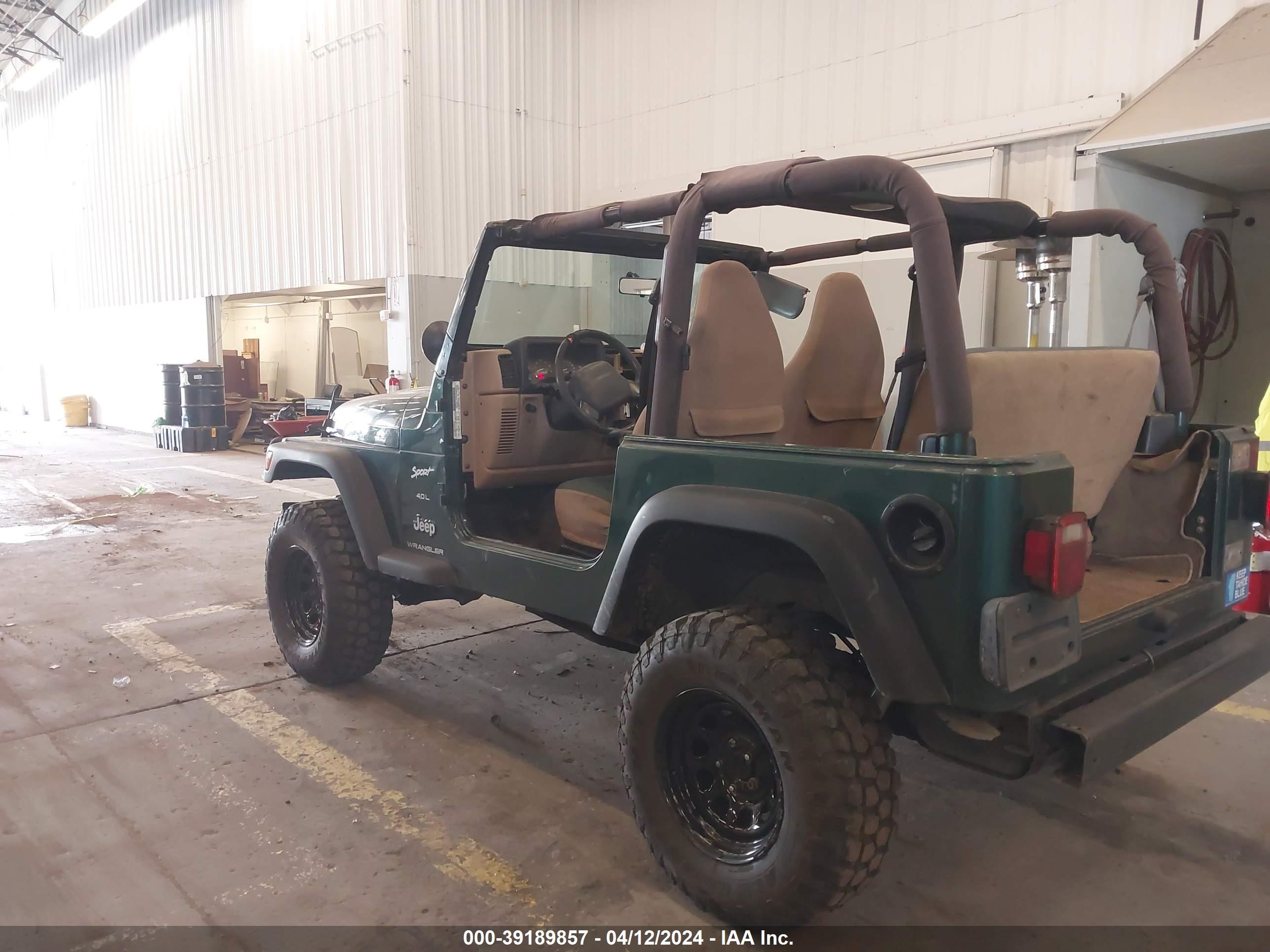 Photo 2 VIN: 1J4FA49S2YP719010 - JEEP WRANGLER 