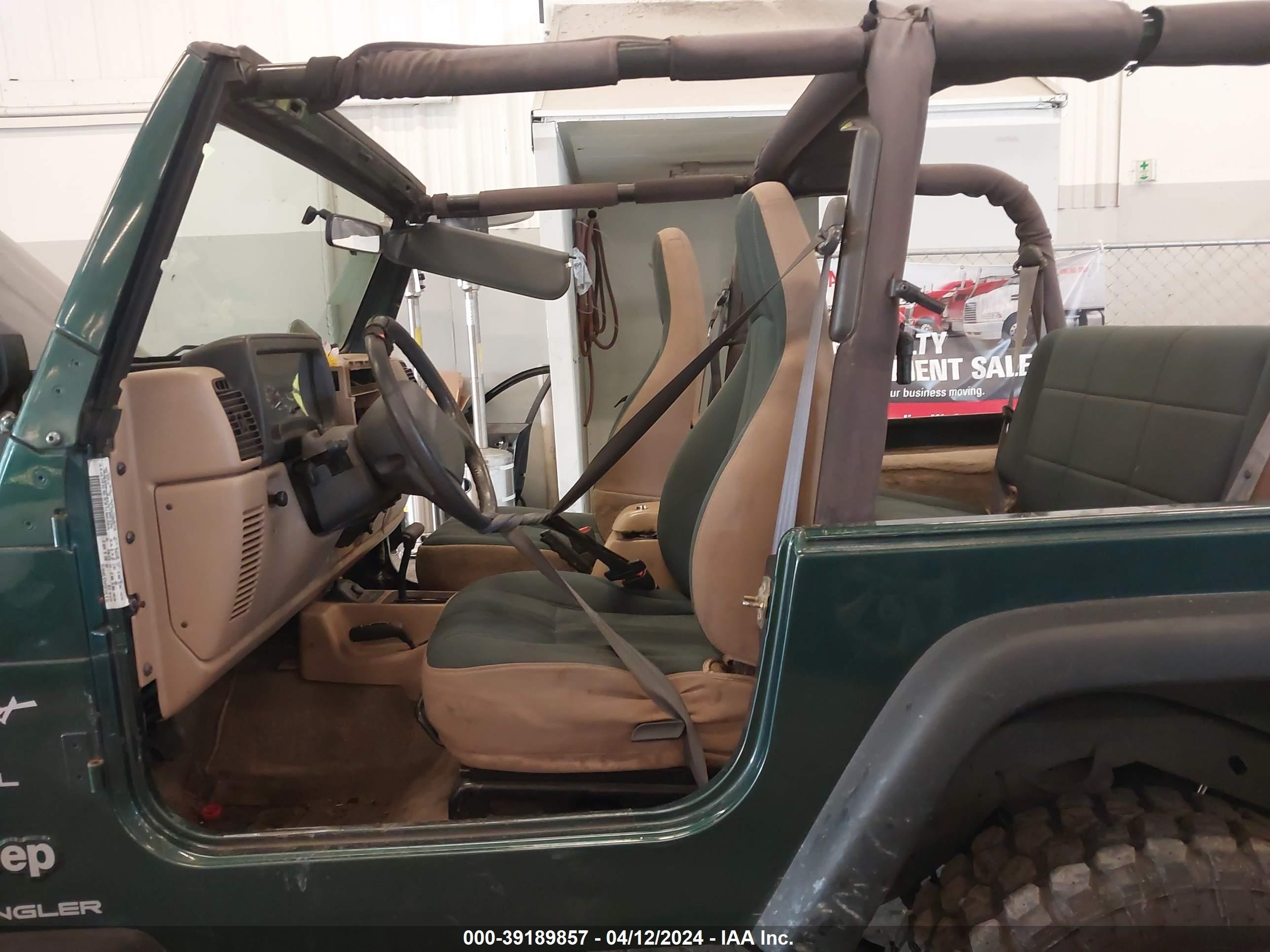 Photo 5 VIN: 1J4FA49S2YP719010 - JEEP WRANGLER 