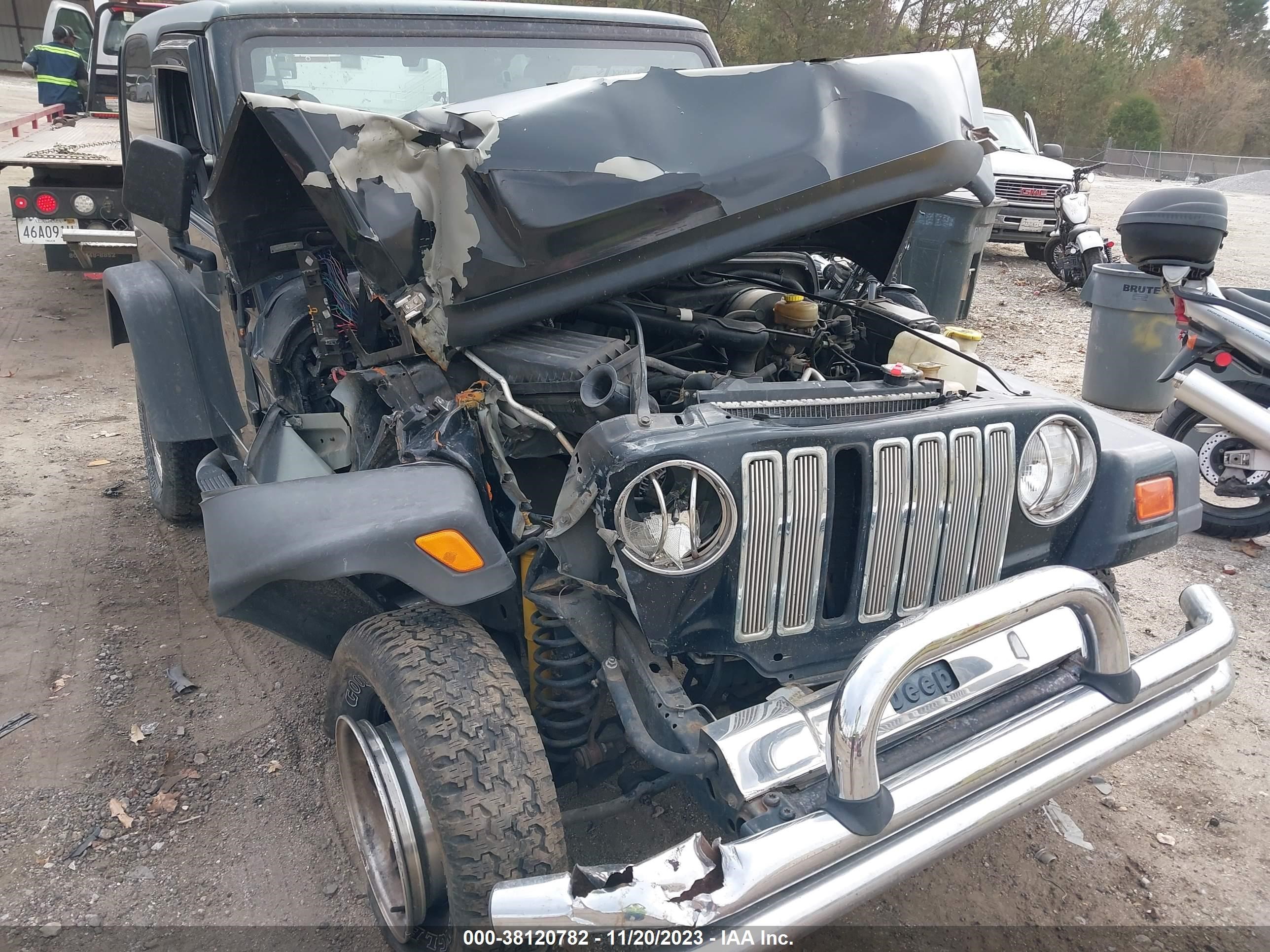 Photo 5 VIN: 1J4FA49S3YP764067 - JEEP WRANGLER 