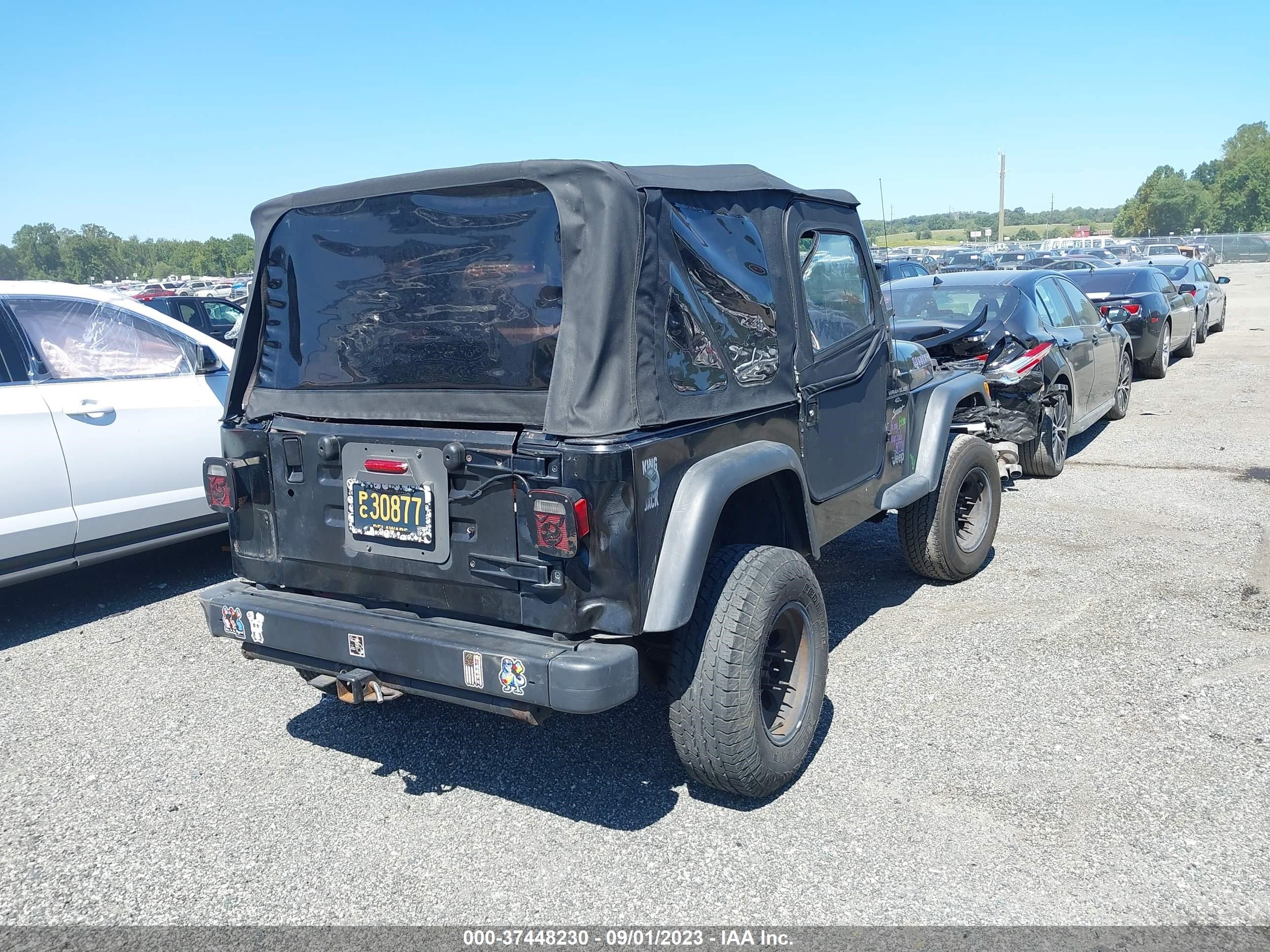 Photo 3 VIN: 1J4FA49S4YP719090 - JEEP WRANGLER 