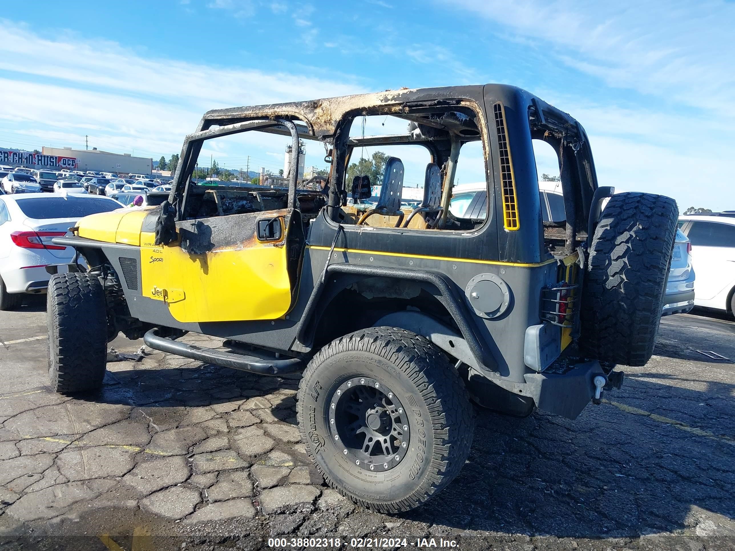 Photo 2 VIN: 1J4FA49S4YP799670 - JEEP NULL 