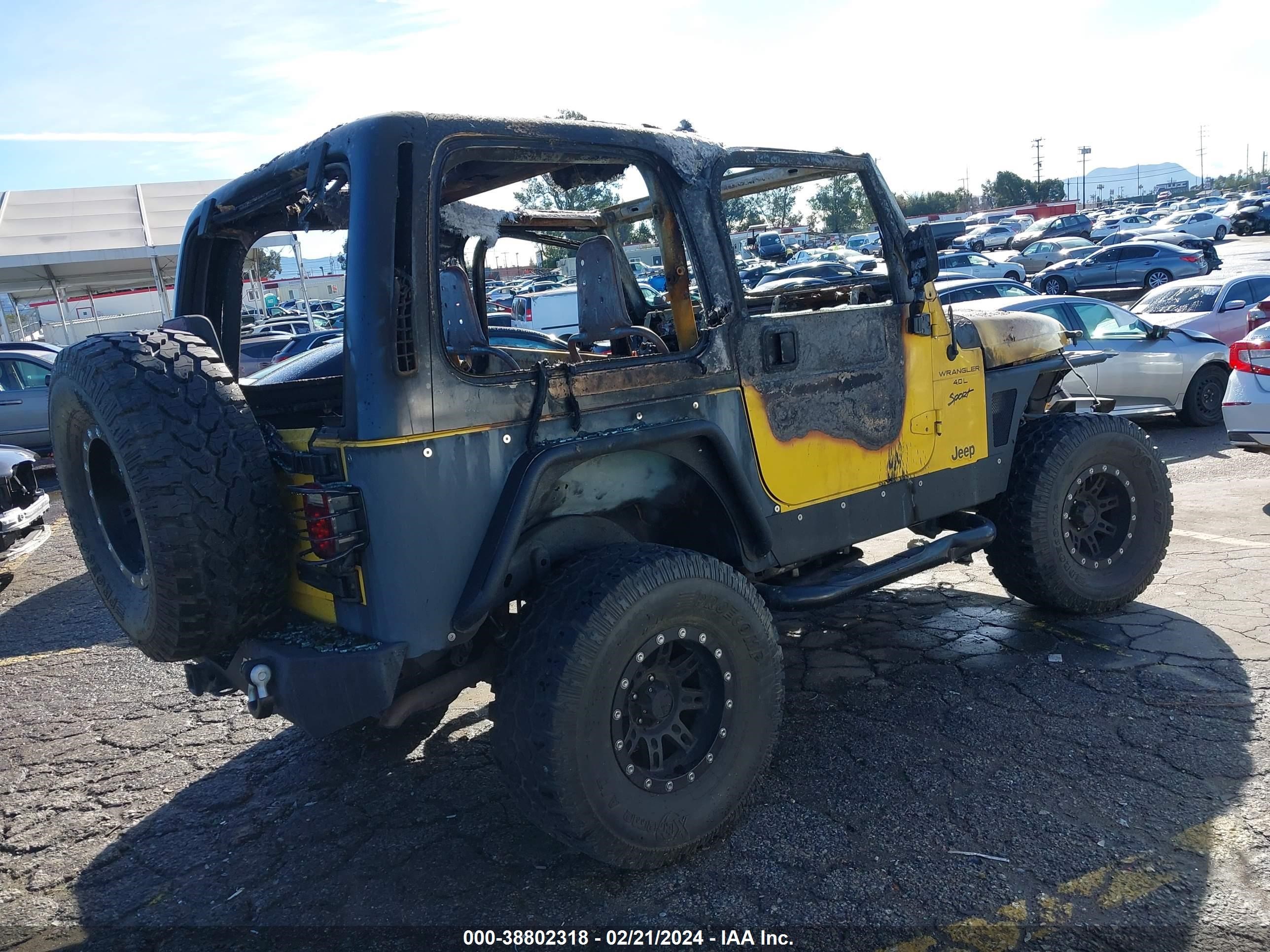 Photo 3 VIN: 1J4FA49S4YP799670 - JEEP NULL 