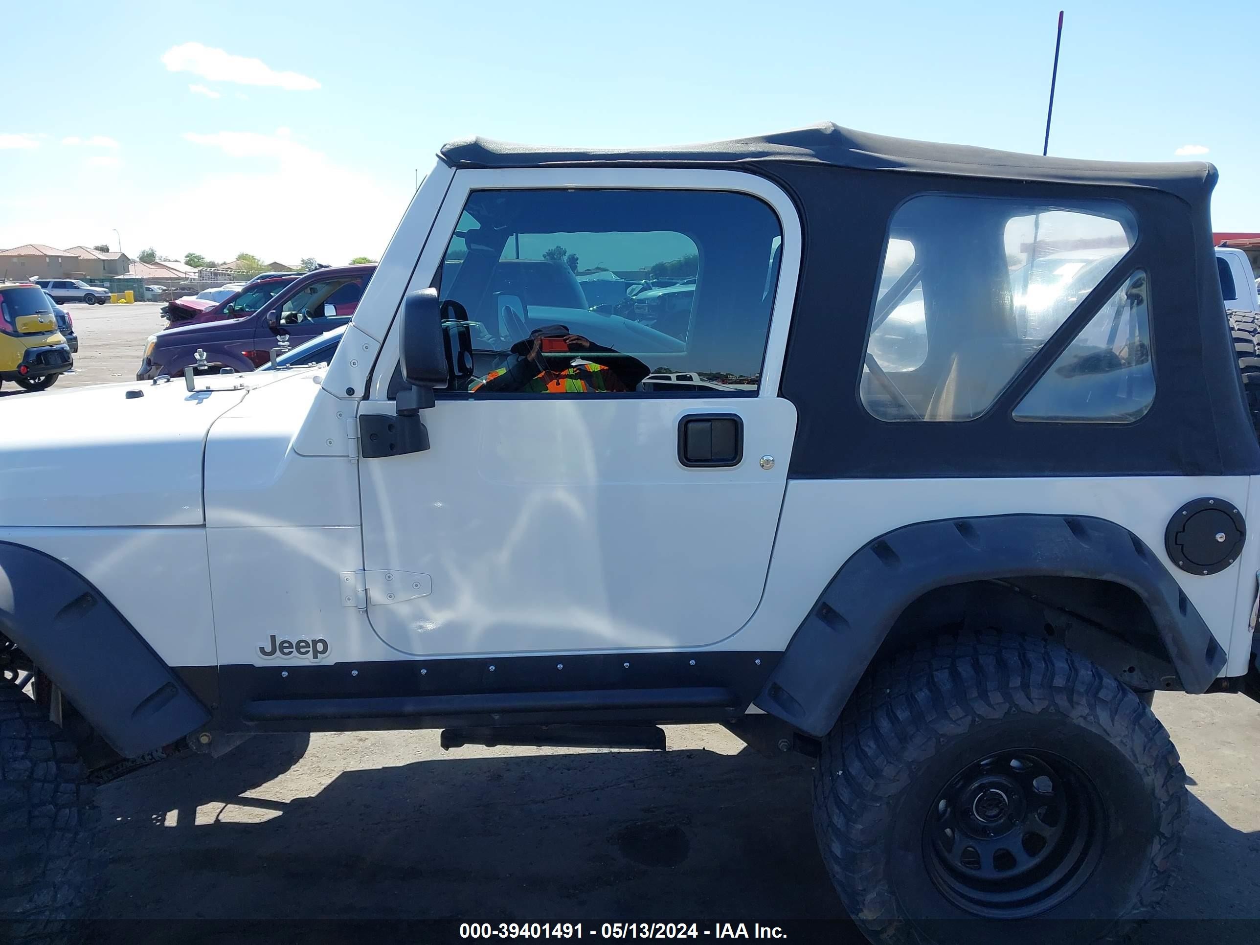 Photo 13 VIN: 1J4FA49S53P336672 - JEEP WRANGLER 