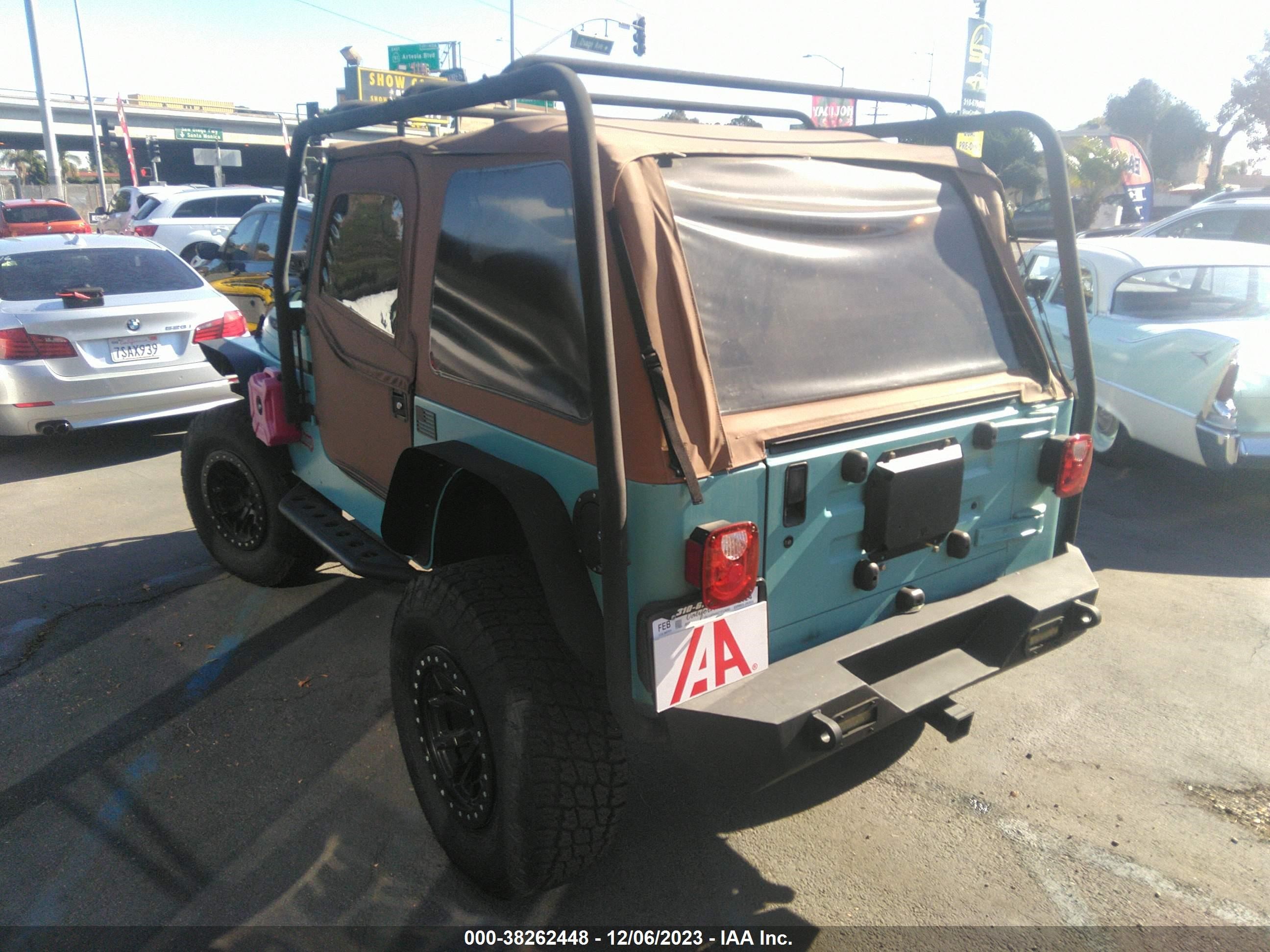 Photo 2 VIN: 1J4FA49S71P328263 - JEEP WRANGLER 