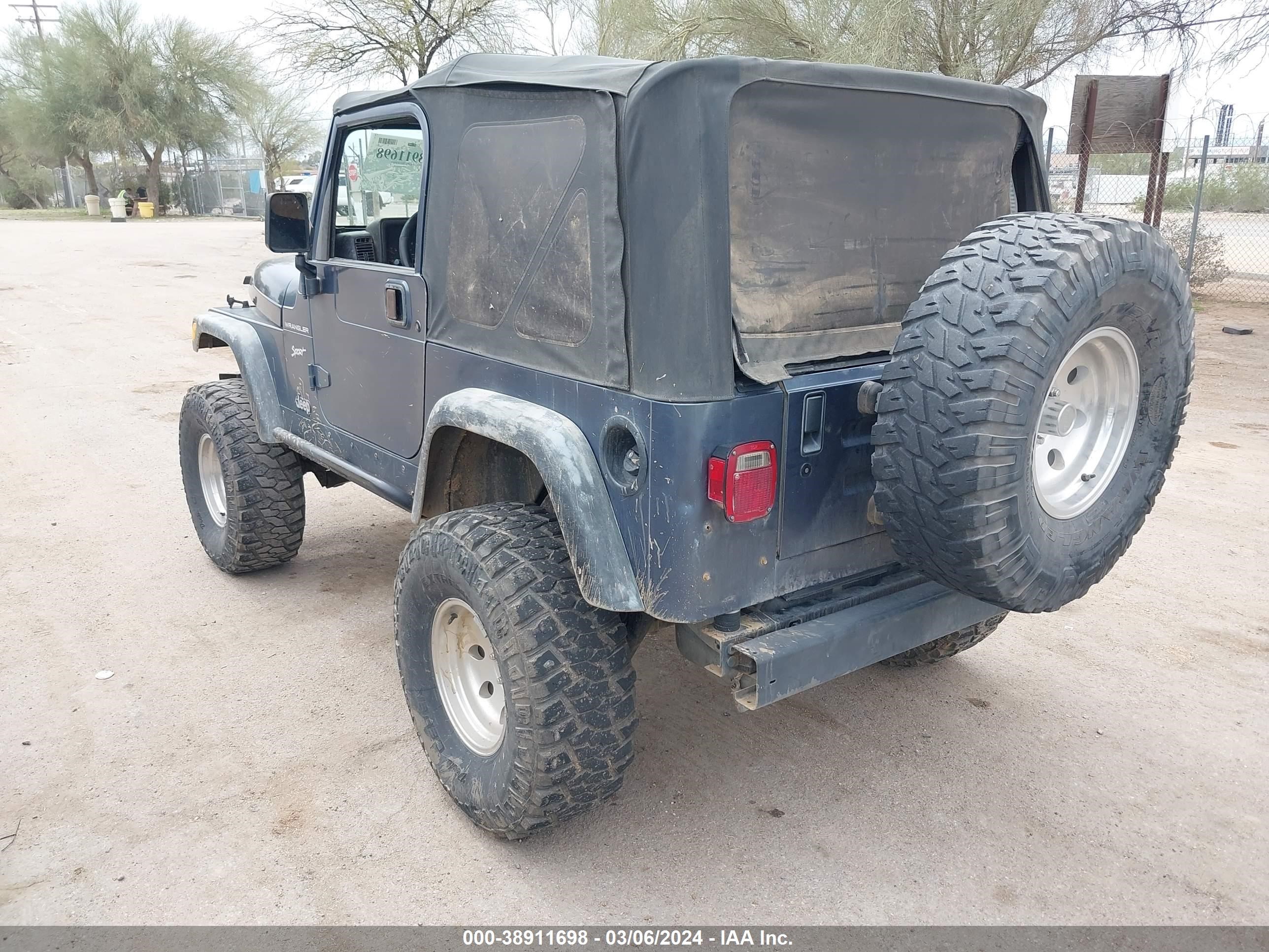 Photo 2 VIN: 1J4FA49S72P732925 - JEEP WRANGLER 