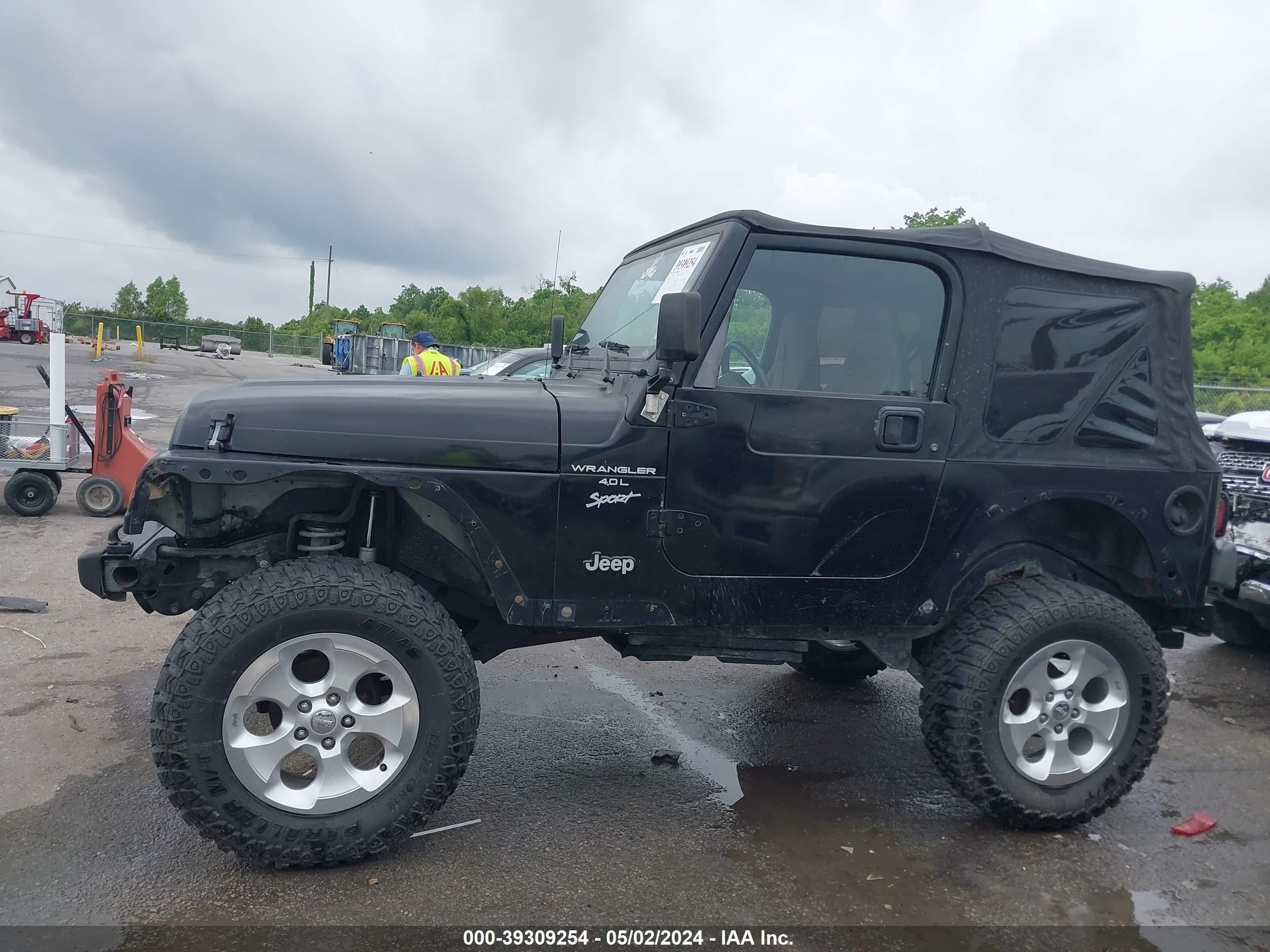 Photo 13 VIN: 1J4FA49S9YP707288 - JEEP WRANGLER 