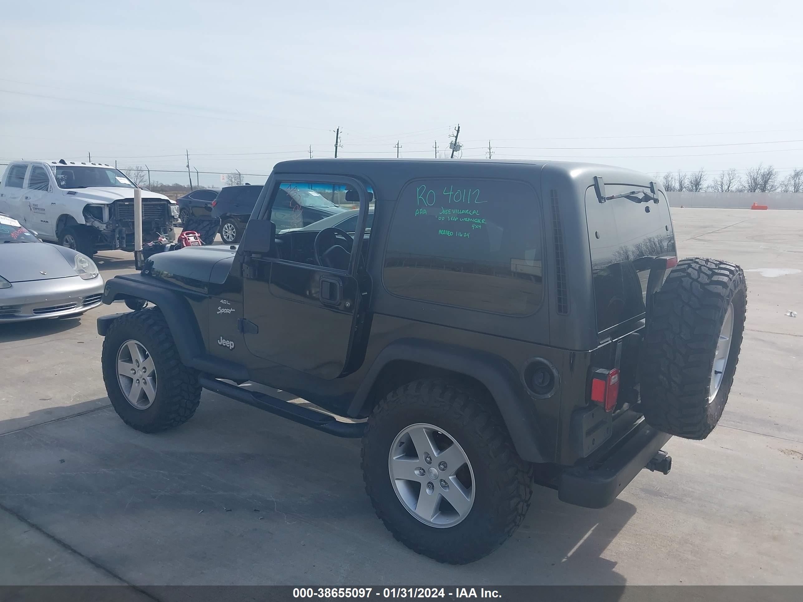 Photo 2 VIN: 1J4FA49S9YP764476 - JEEP WRANGLER 