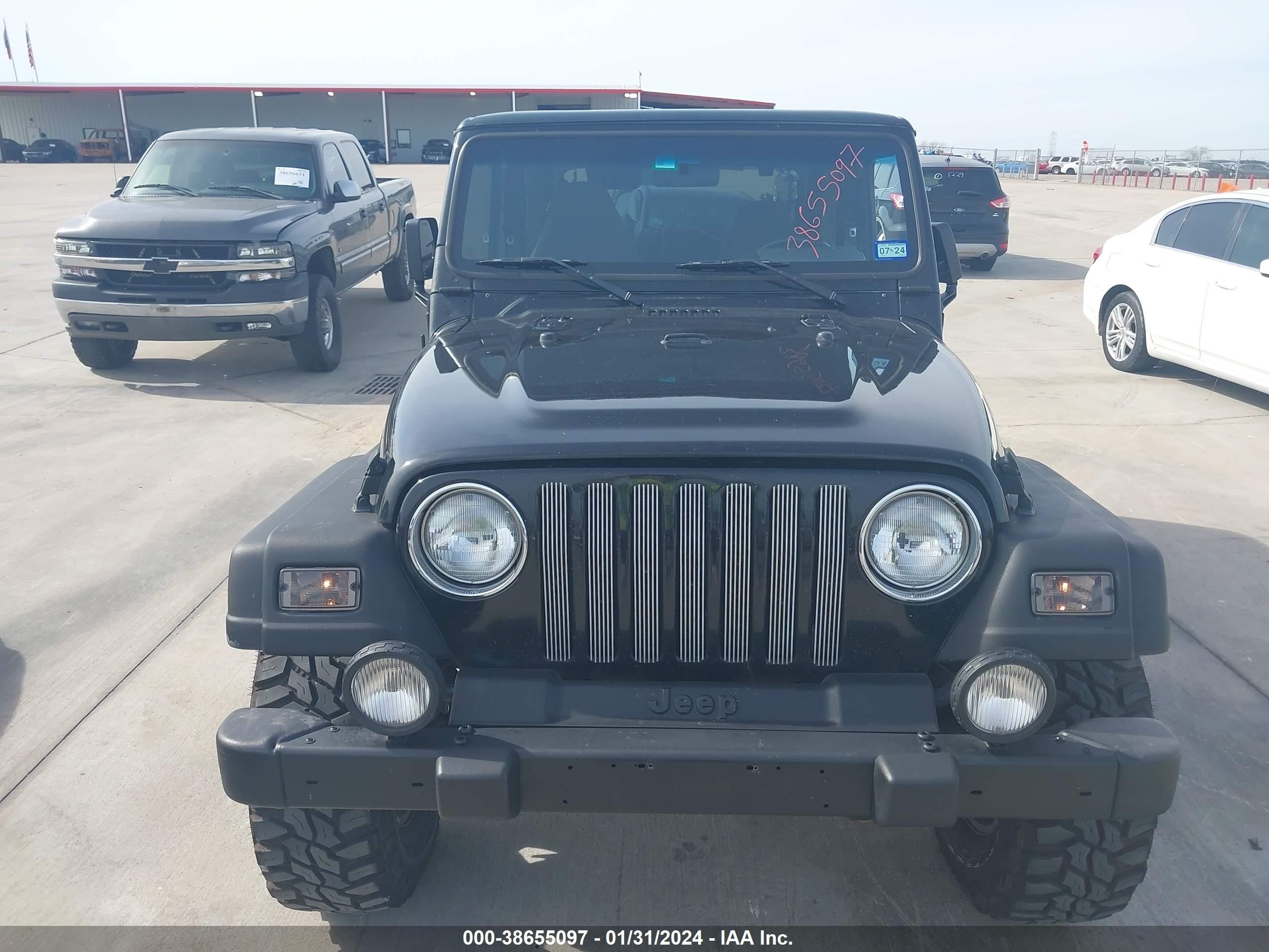 Photo 5 VIN: 1J4FA49S9YP764476 - JEEP WRANGLER 