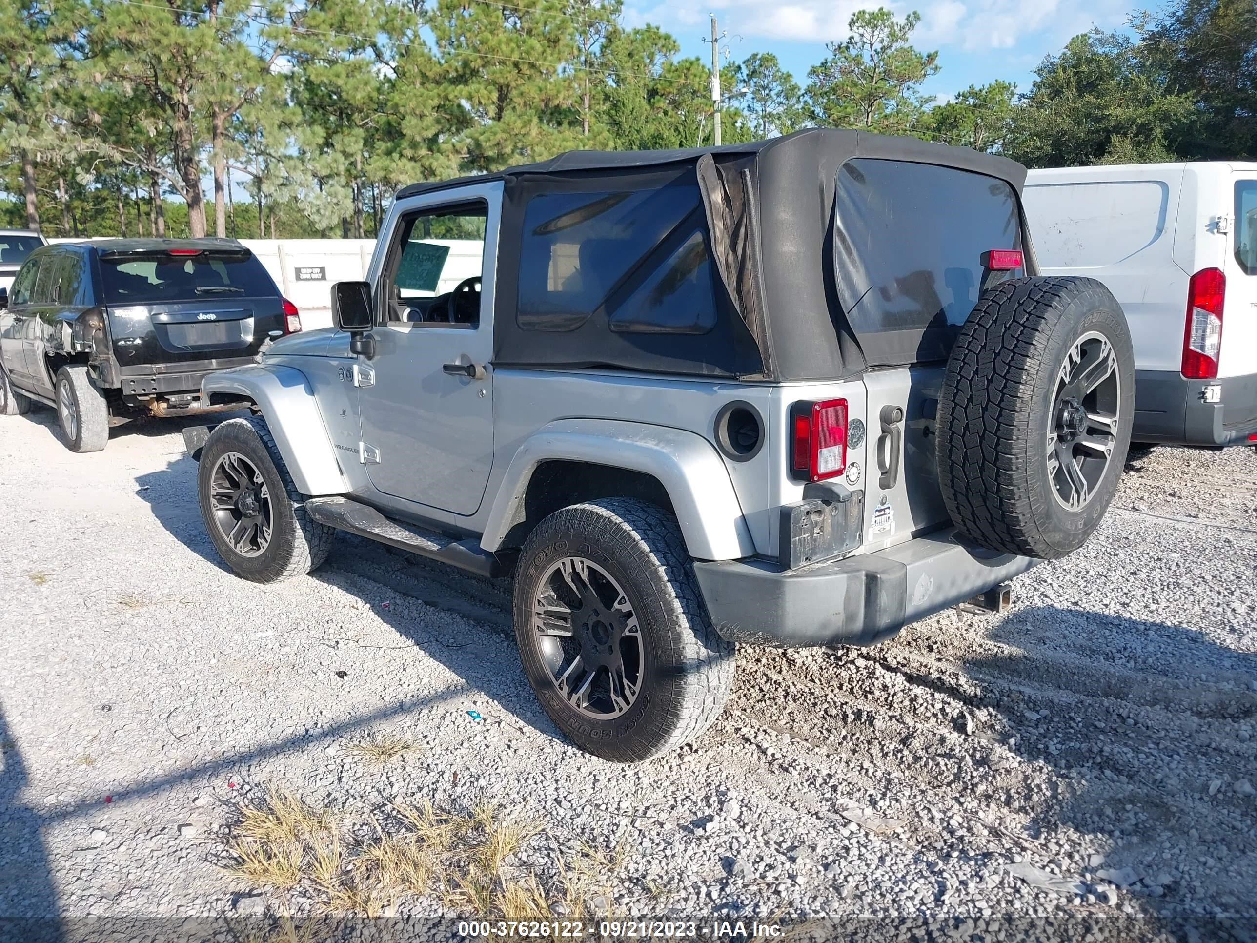 Photo 2 VIN: 1J4FA54158L500277 - JEEP WRANGLER 