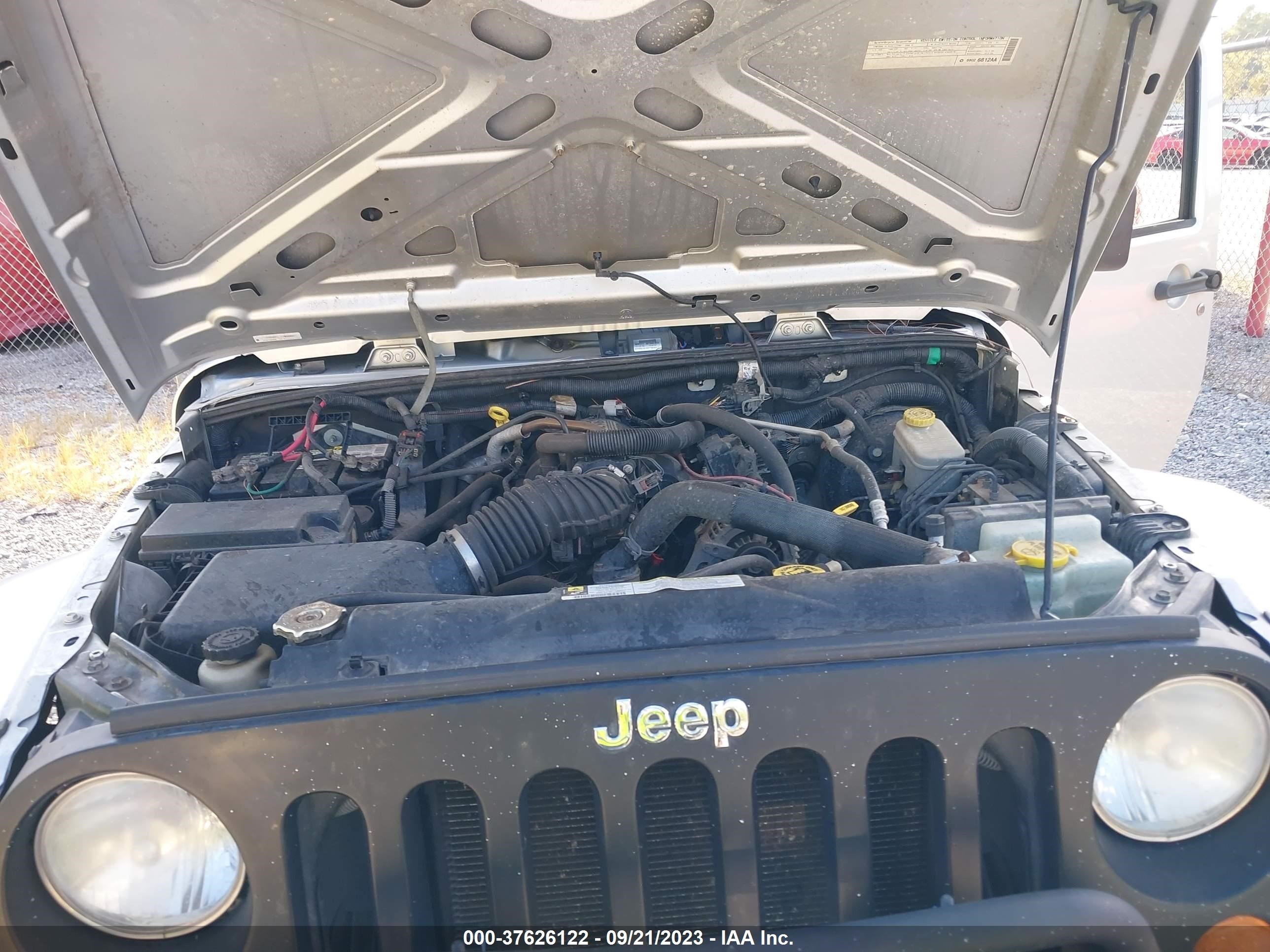 Photo 9 VIN: 1J4FA54158L500277 - JEEP WRANGLER 