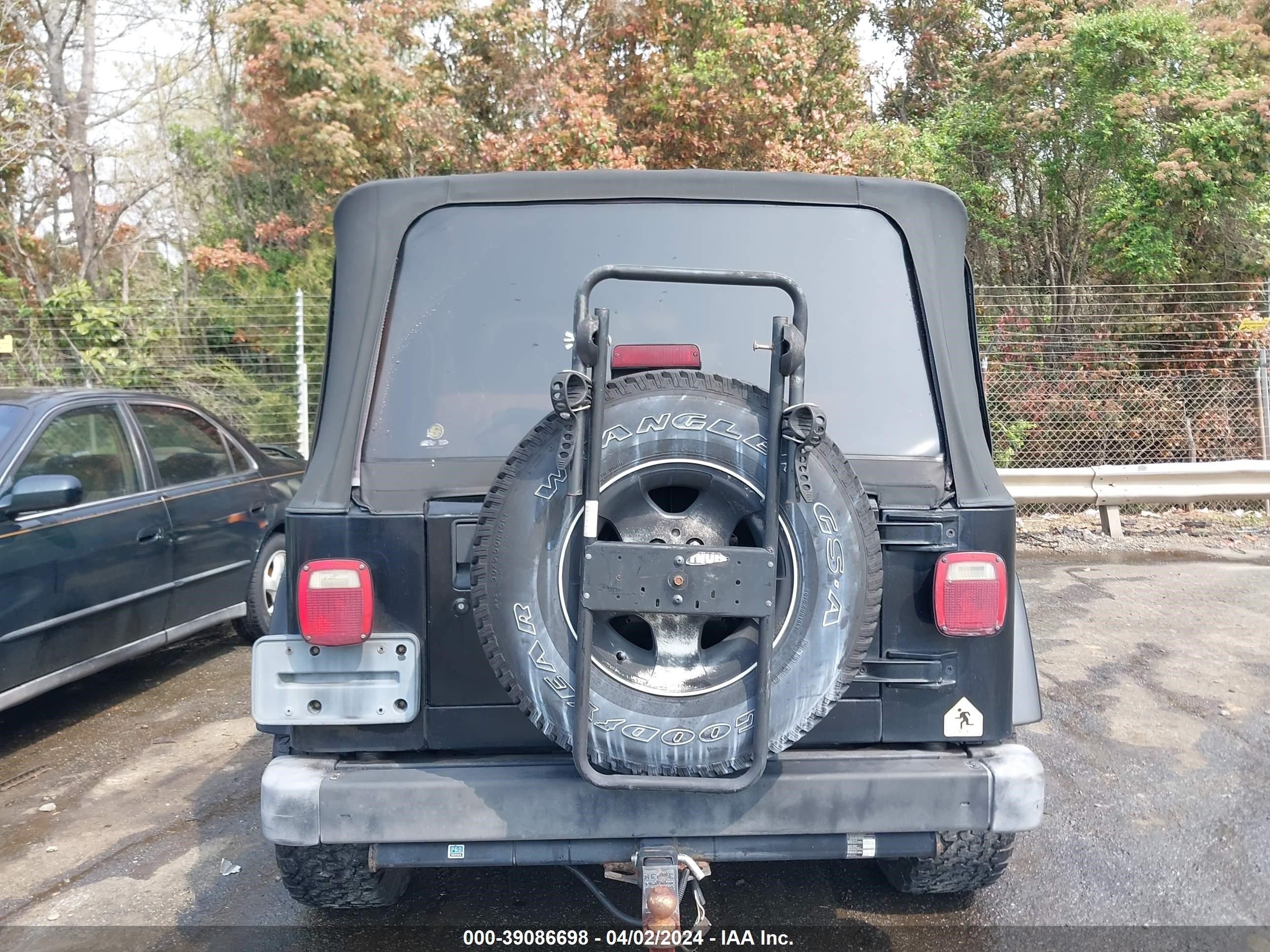 Photo 15 VIN: 1J4FA59S42P725209 - JEEP WRANGLER 