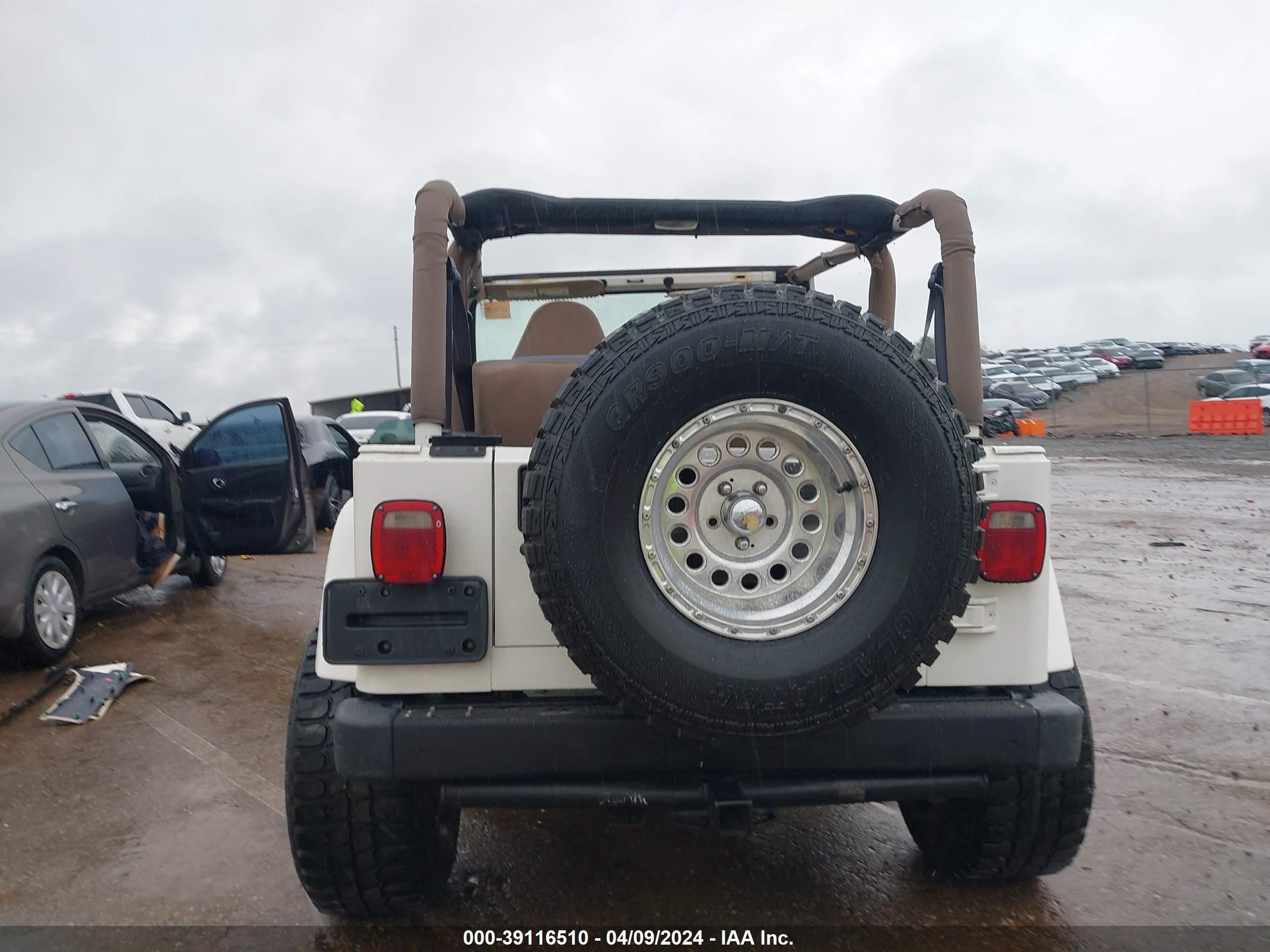 Photo 14 VIN: 1J4FA59S4YP768859 - JEEP WRANGLER 