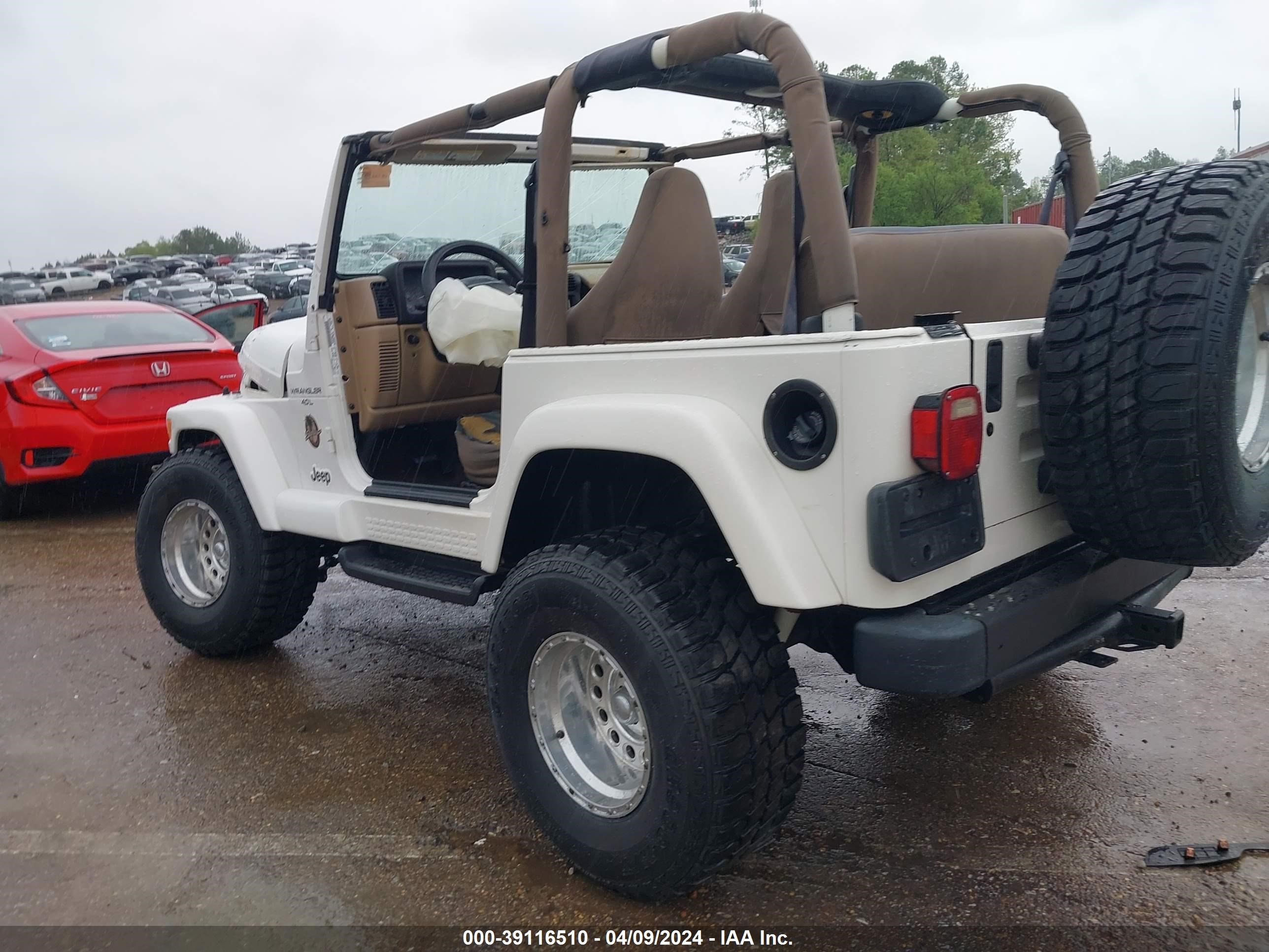 Photo 2 VIN: 1J4FA59S4YP768859 - JEEP WRANGLER 