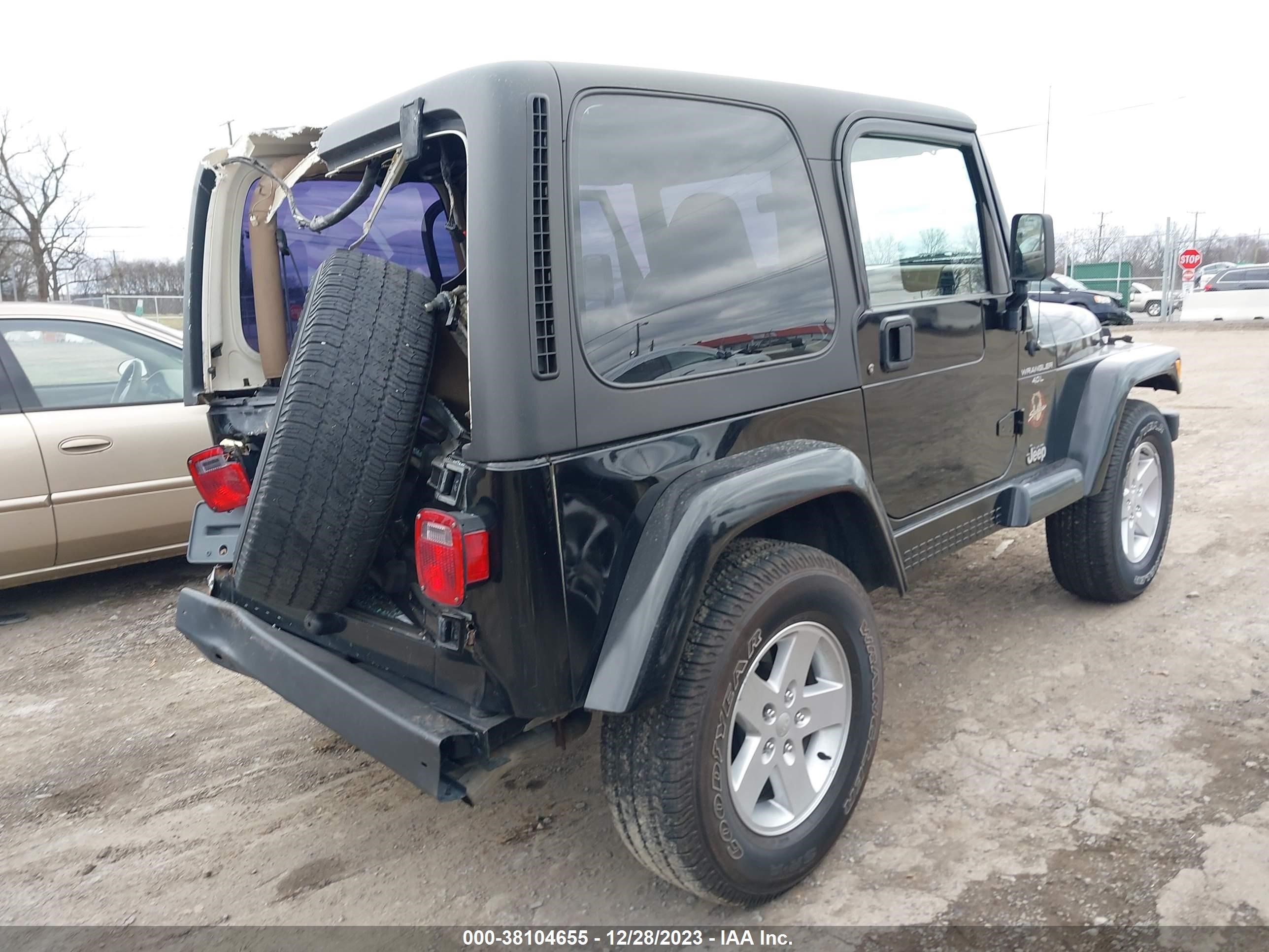 Photo 3 VIN: 1J4FA59S7YP775238 - JEEP WRANGLER 