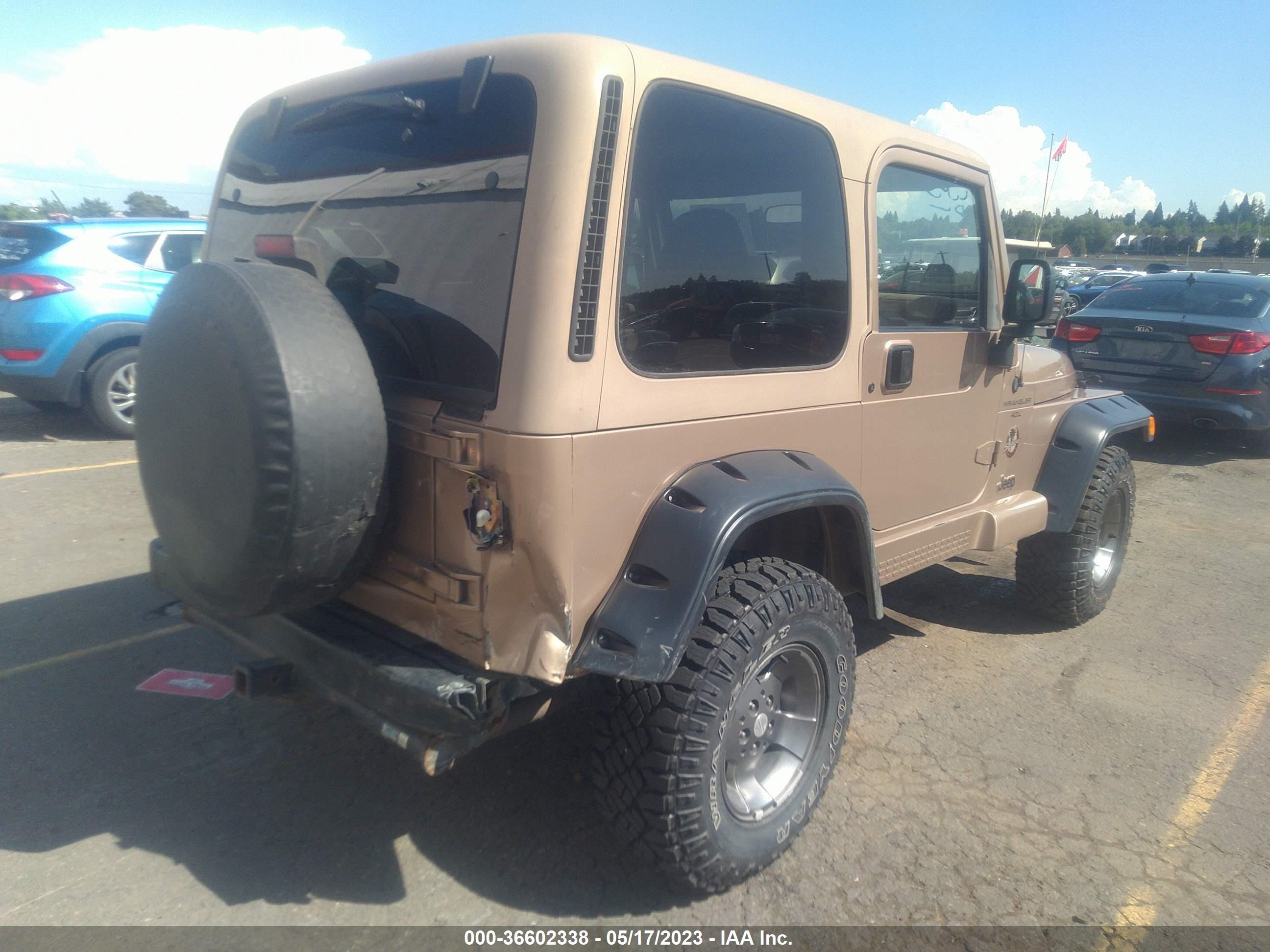 Photo 3 VIN: 1J4FA59SXYP770485 - JEEP WRANGLER 