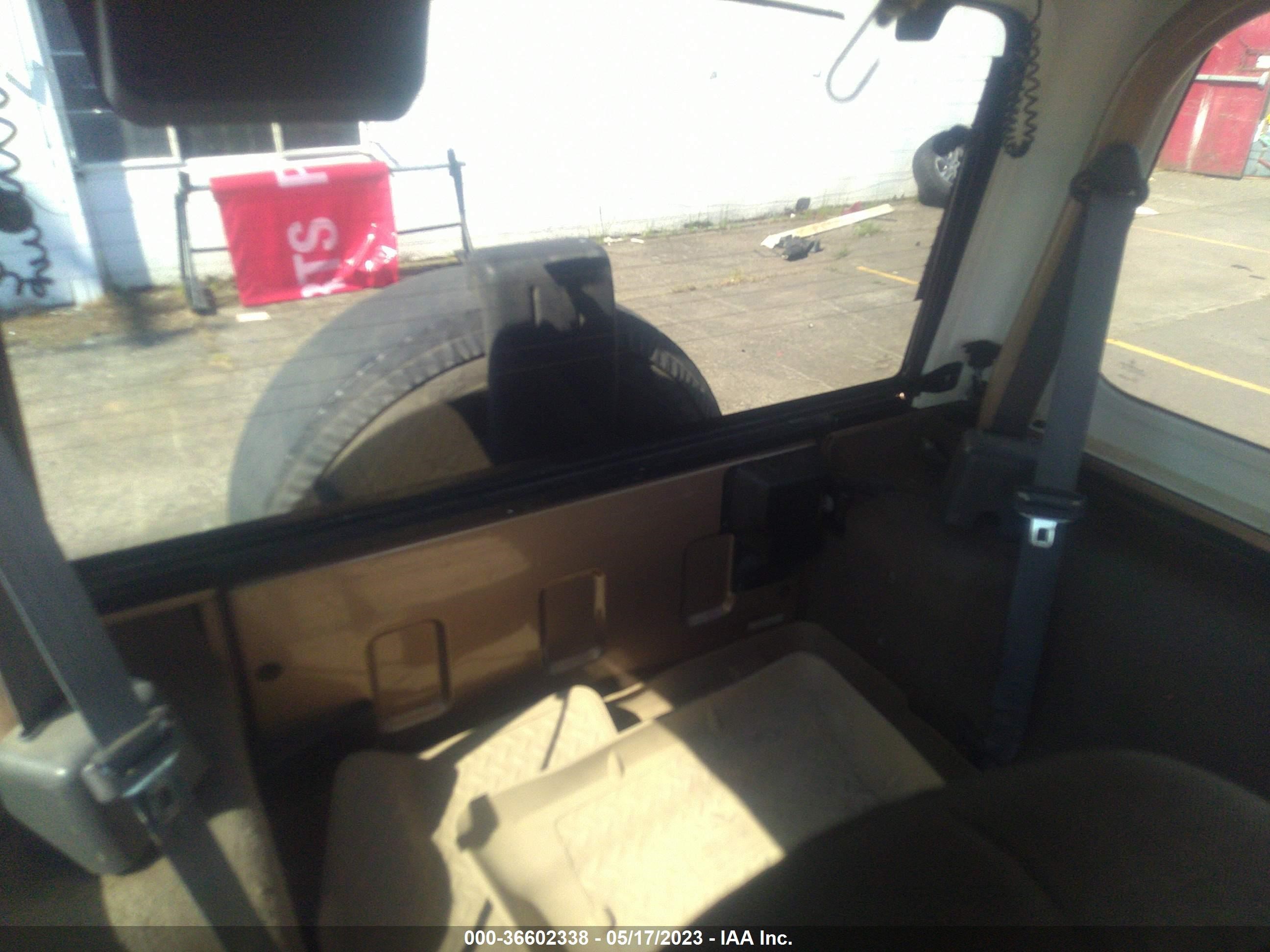 Photo 7 VIN: 1J4FA59SXYP770485 - JEEP WRANGLER 