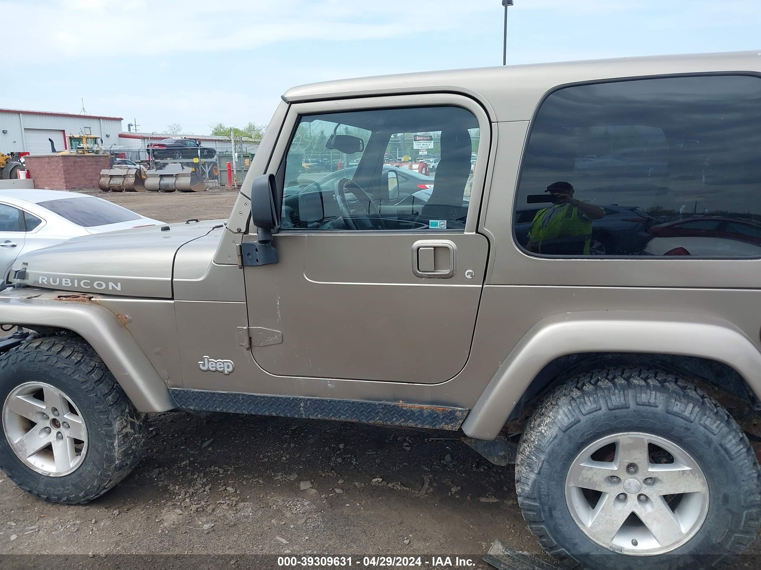 Photo 12 VIN: 1J4FA69S83P339108 - JEEP WRANGLER 