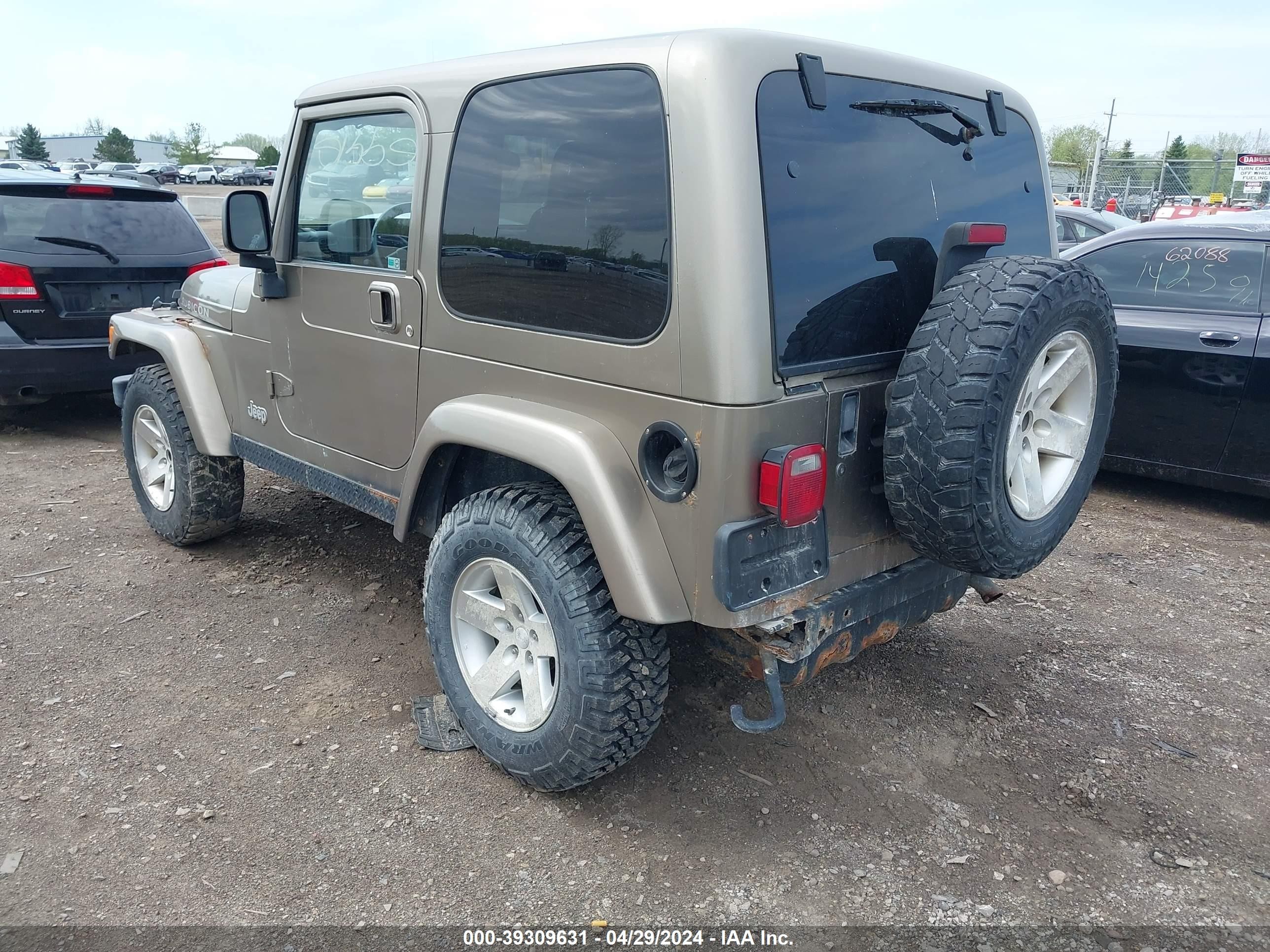 Photo 2 VIN: 1J4FA69S83P339108 - JEEP WRANGLER 