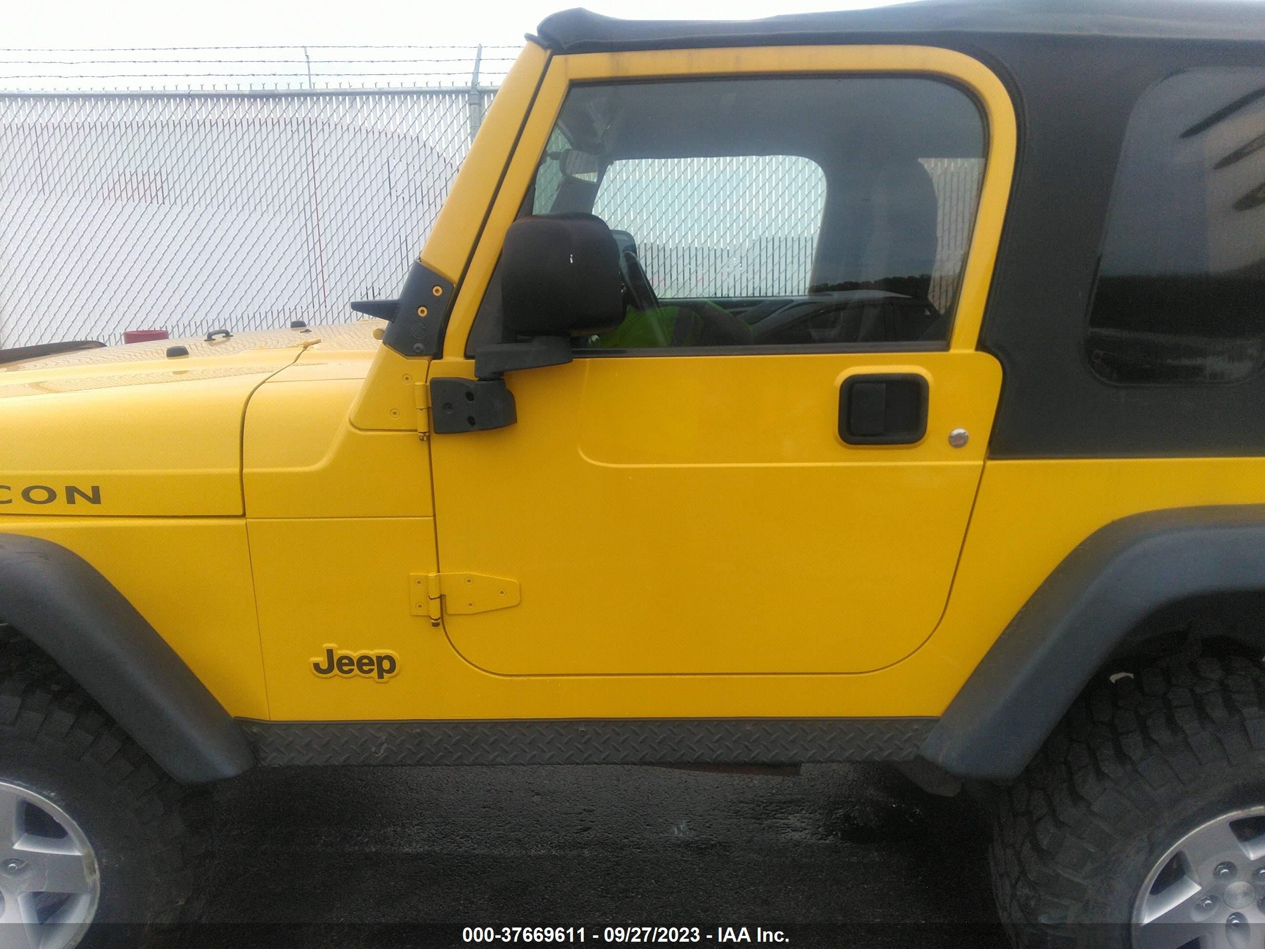 Photo 13 VIN: 1J4FA69SX4P710688 - JEEP WRANGLER 