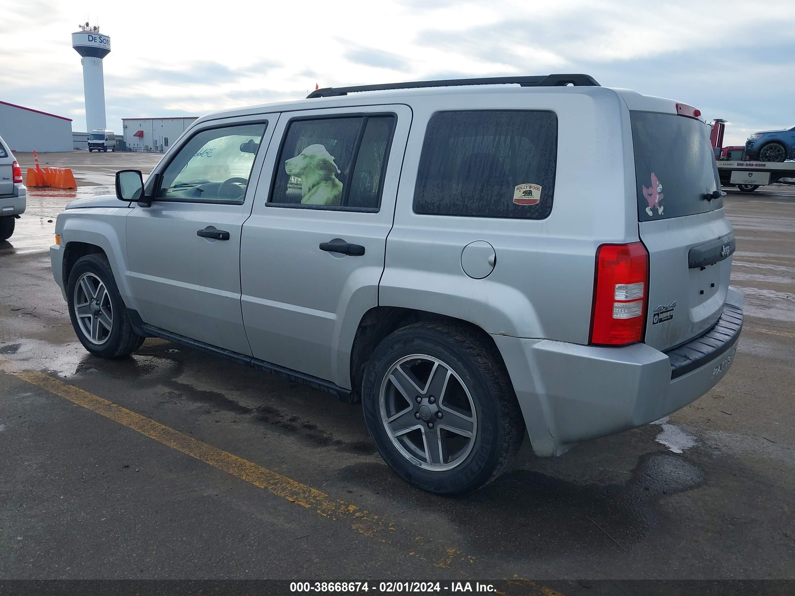 Photo 2 VIN: 1J4FF28B19D107570 - JEEP LIBERTY (PATRIOT) 