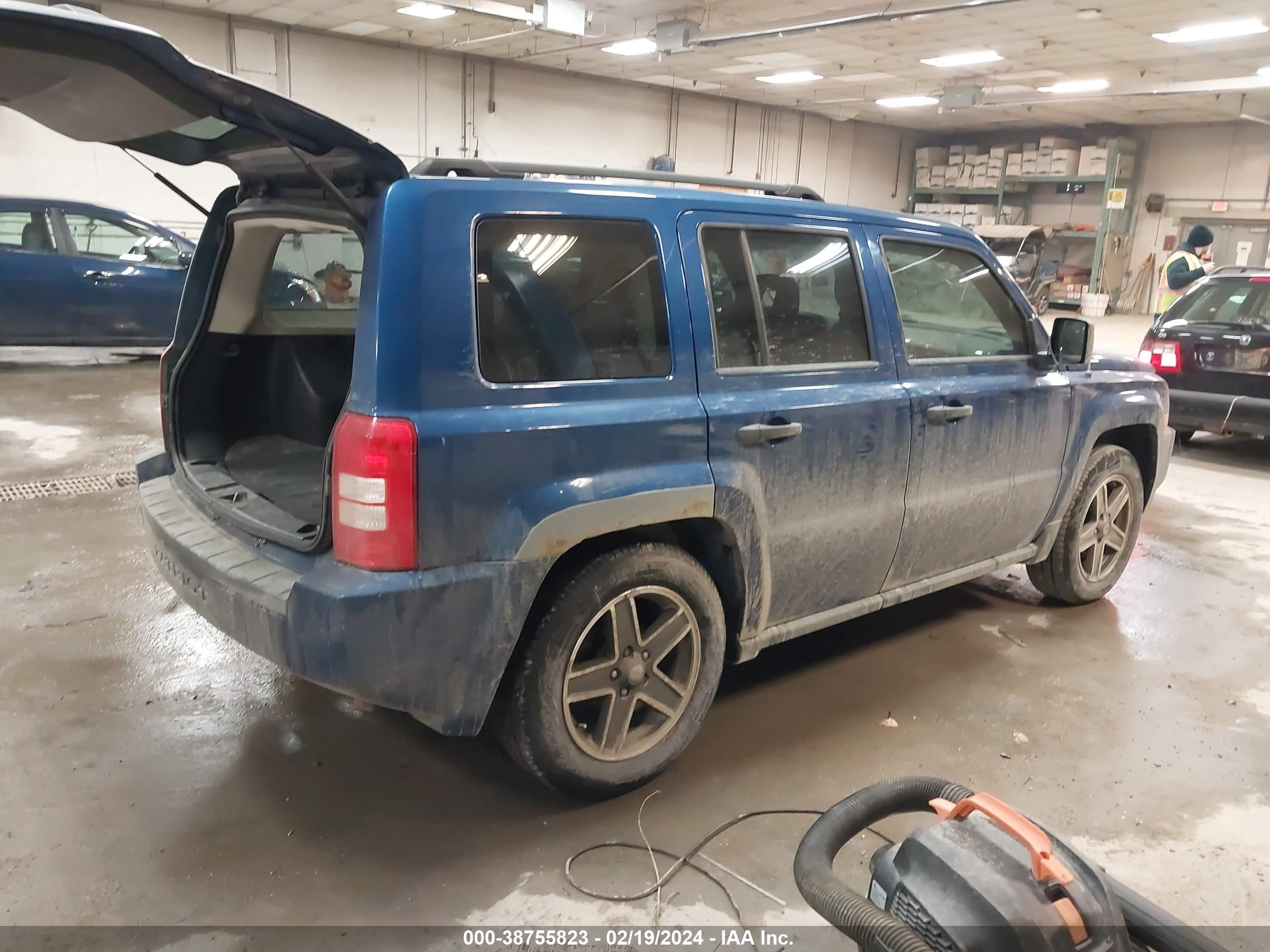 Photo 3 VIN: 1J4FF28B29D118061 - JEEP LIBERTY (PATRIOT) 