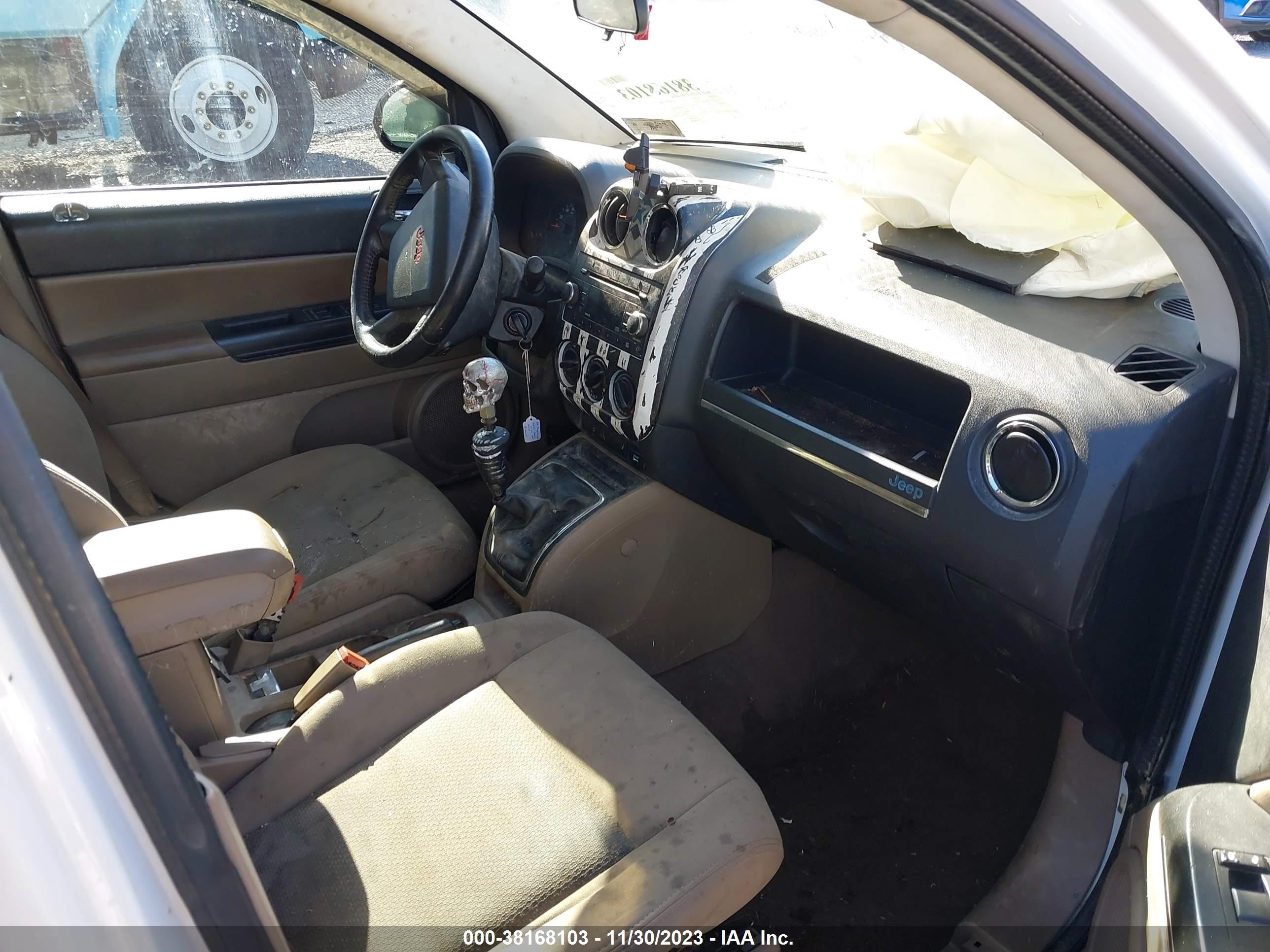 Photo 4 VIN: 1J4FF47B09D120825 - JEEP COMPASS 