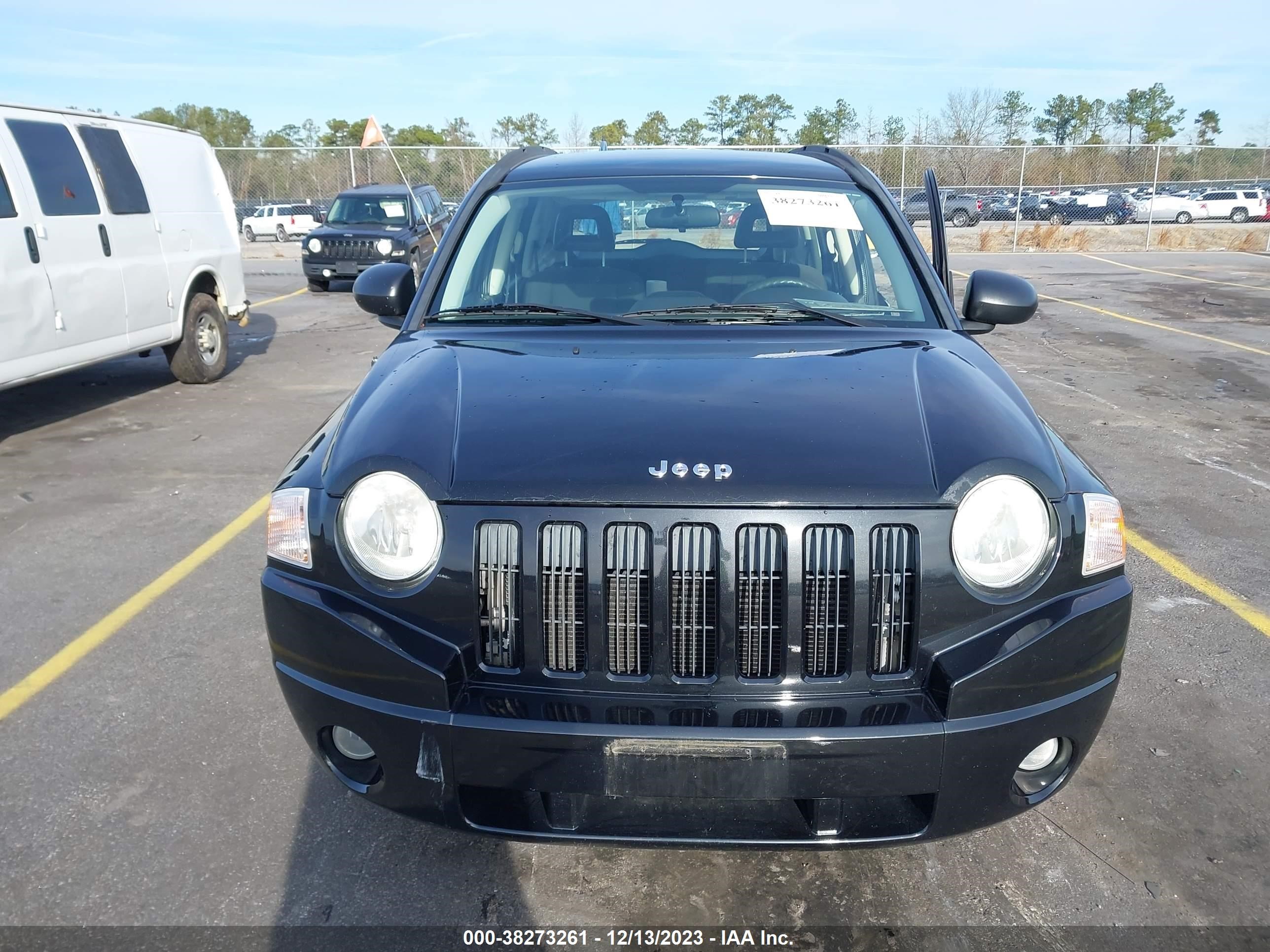 Photo 11 VIN: 1J4FF47B09D137480 - JEEP COMPASS 