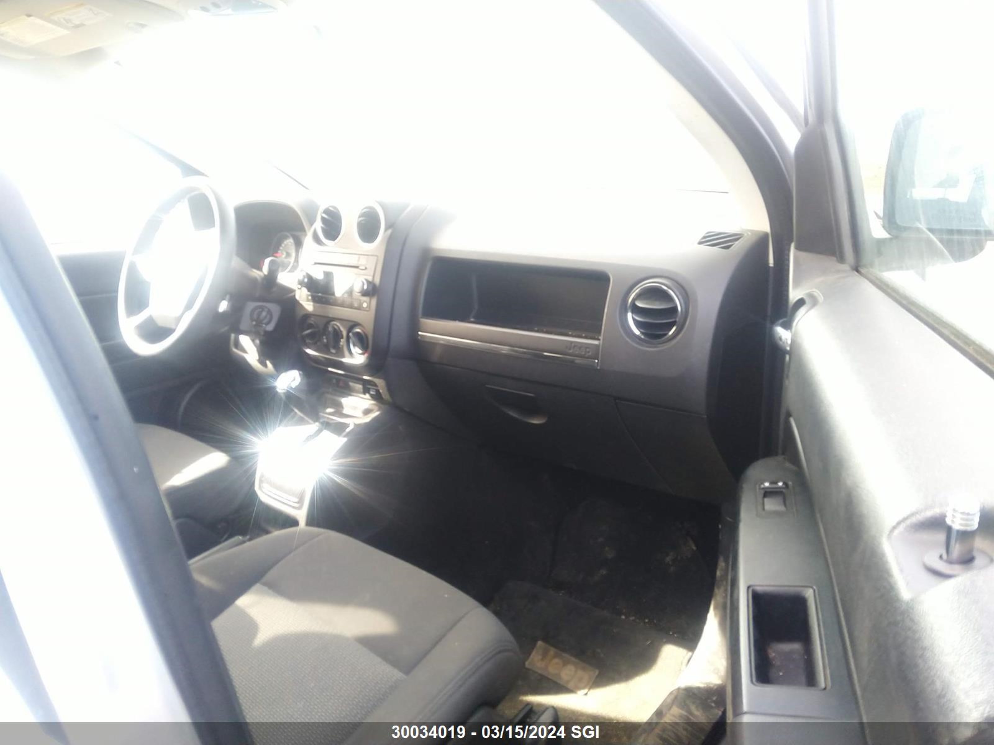 Photo 4 VIN: 1J4FF47B39D101217 - JEEP COMPASS 