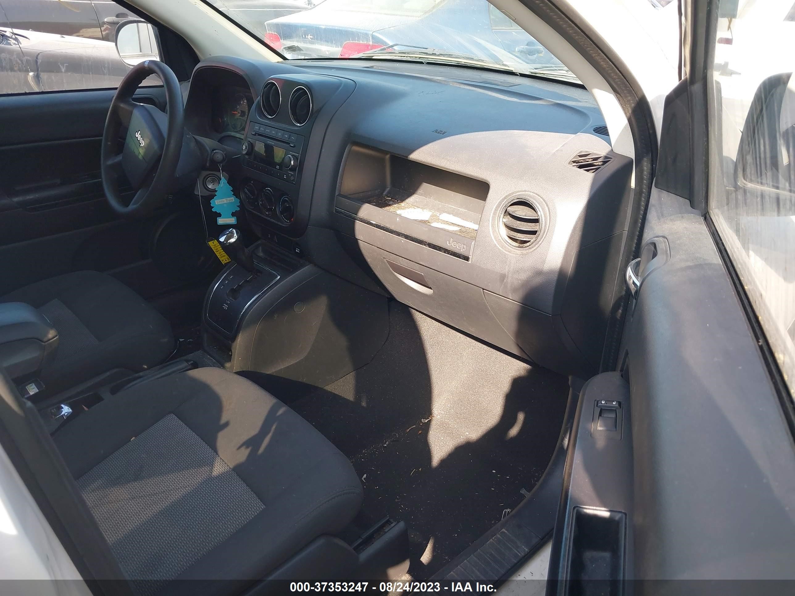 Photo 4 VIN: 1J4FF47B79D137296 - JEEP COMPASS 