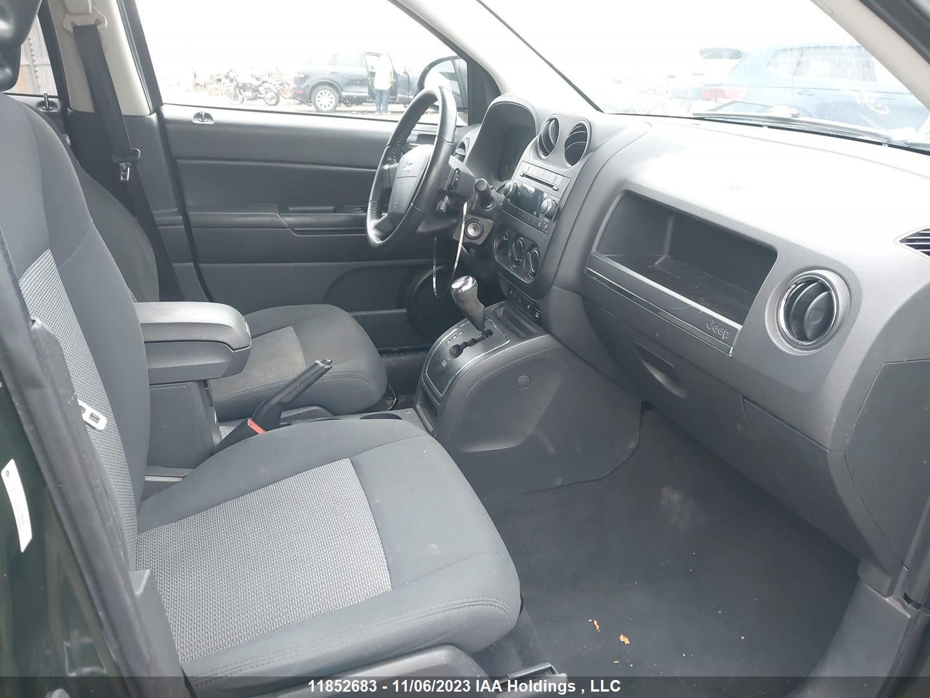 Photo 4 VIN: 1J4FF47BX9D188050 - JEEP COMPASS 