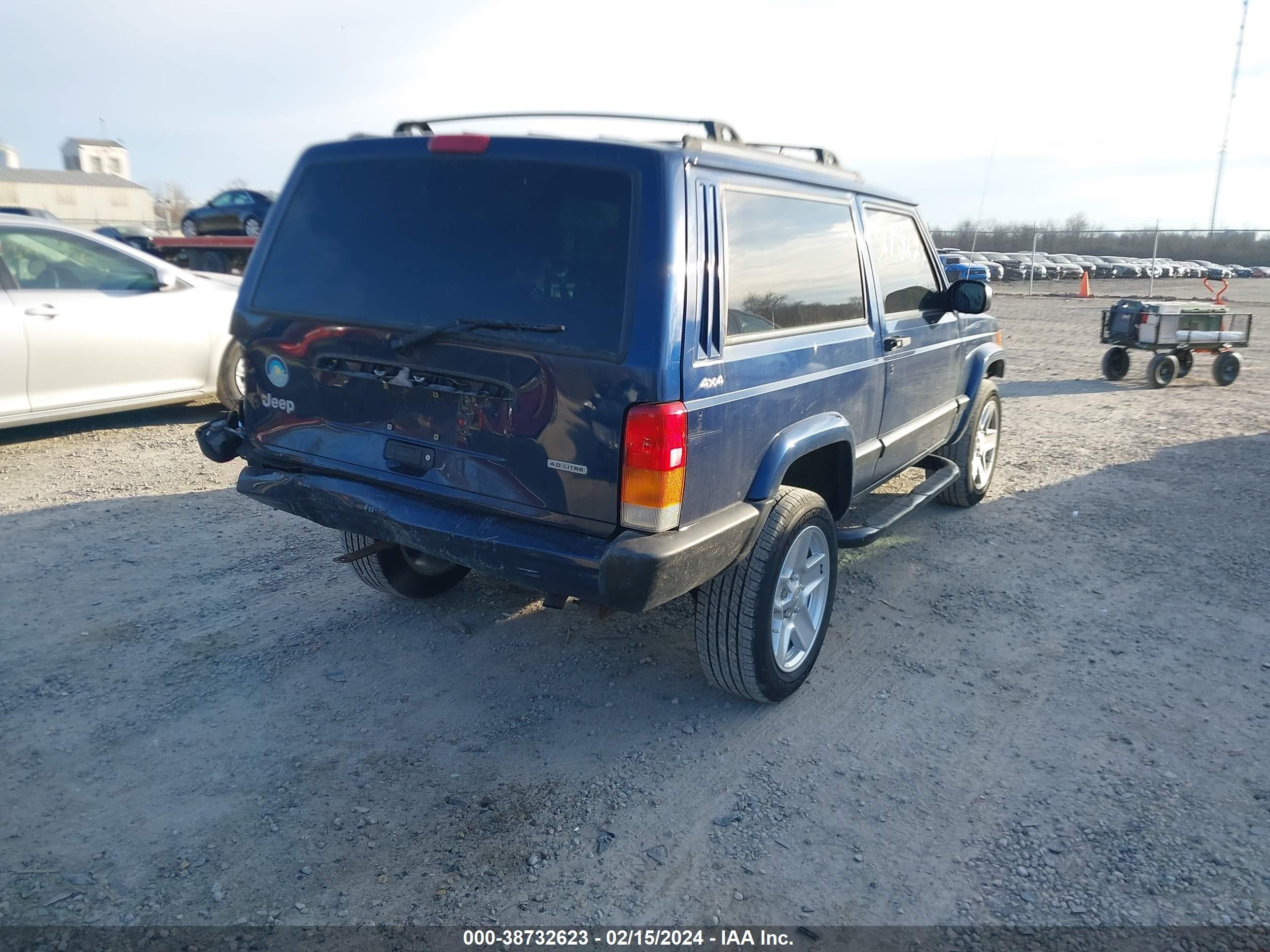 Photo 3 VIN: 1J4FF47S61L558985 - JEEP CHEROKEE 