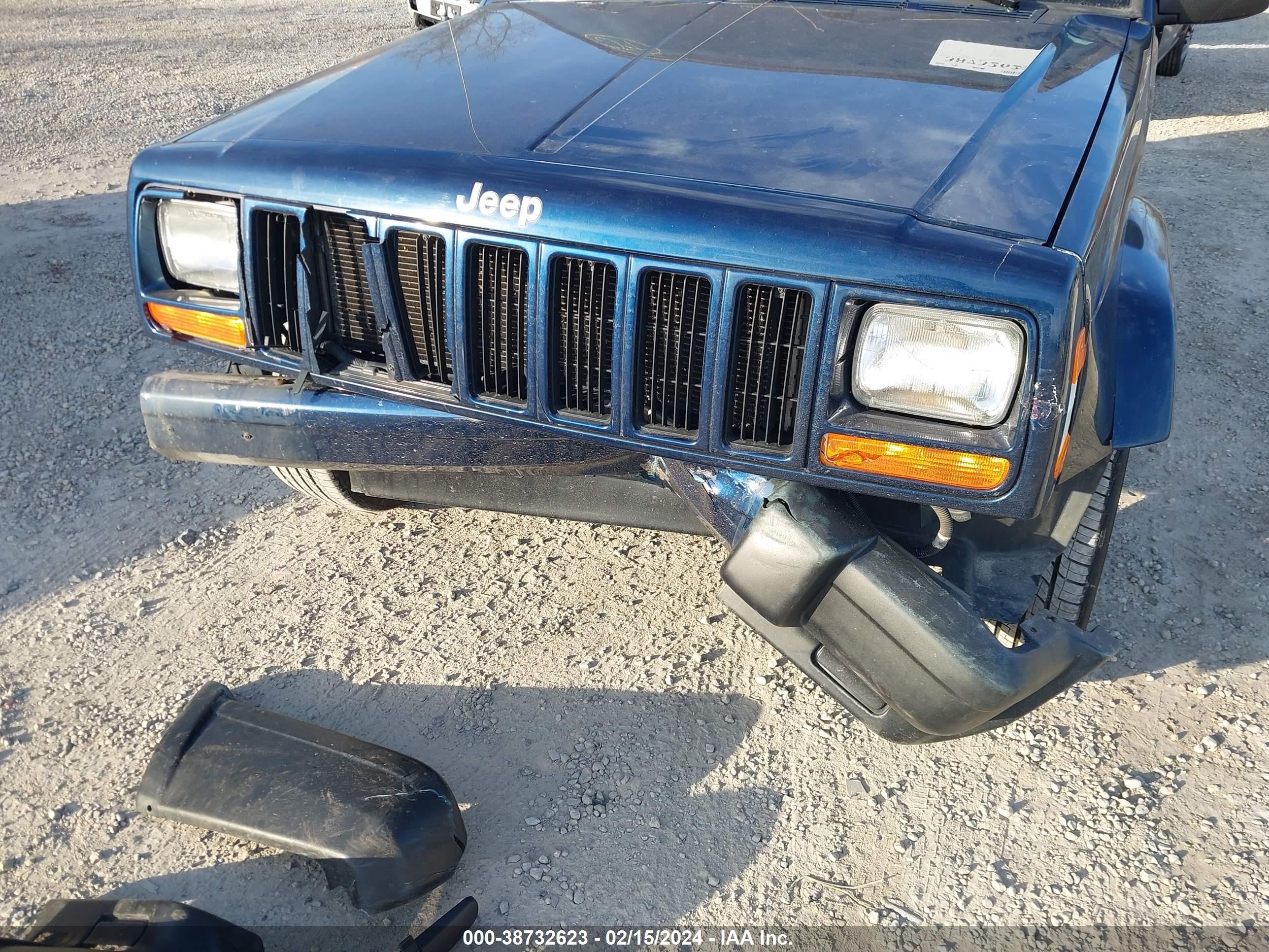 Photo 5 VIN: 1J4FF47S61L558985 - JEEP CHEROKEE 