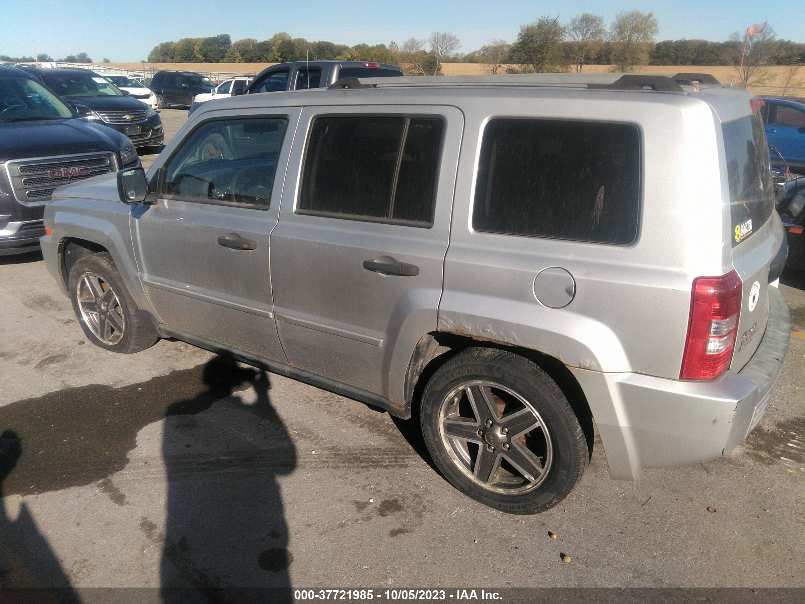 Photo 2 VIN: 1J4FF48B19D217451 - JEEP LIBERTY (PATRIOT) 