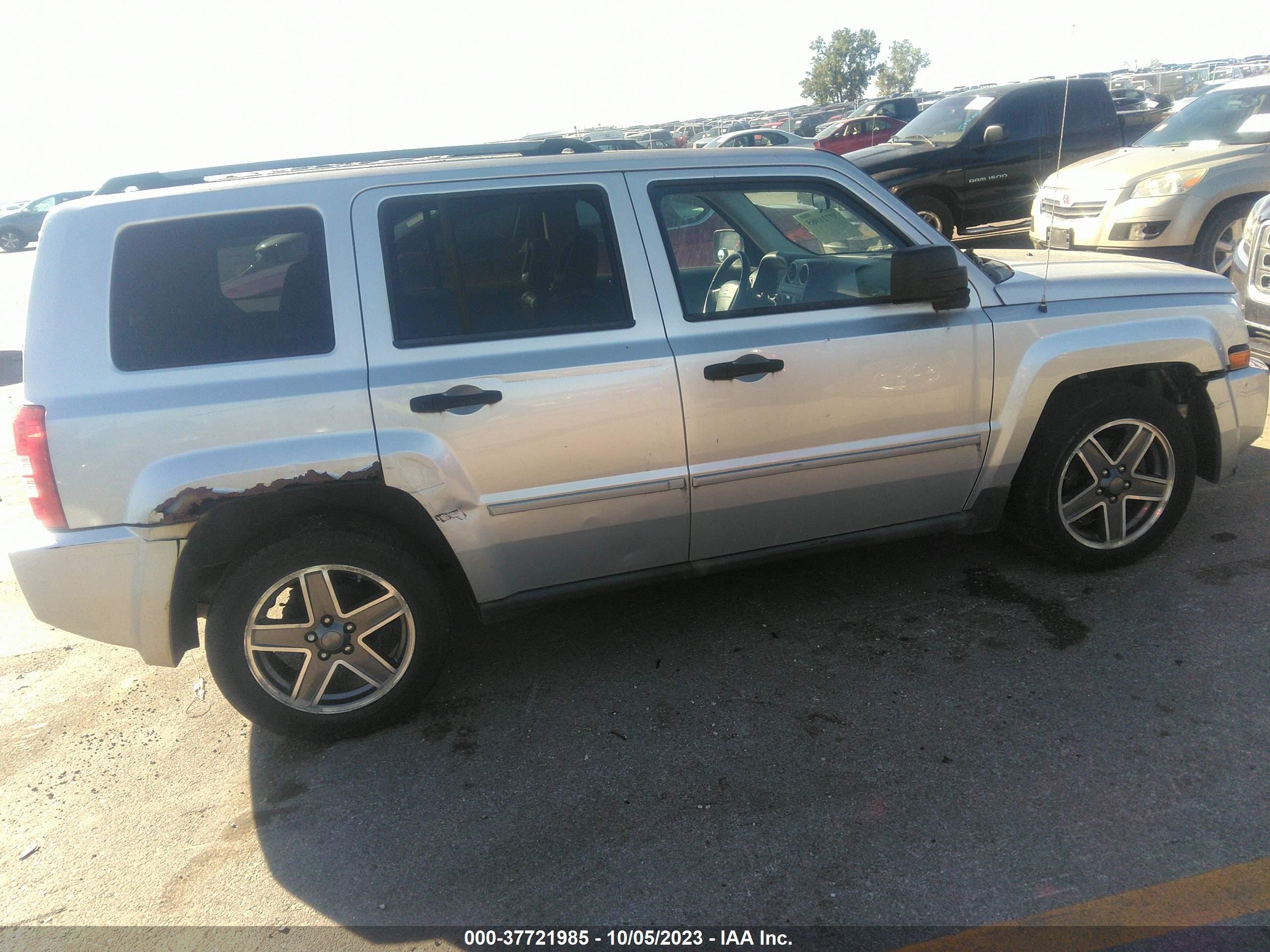 Photo 5 VIN: 1J4FF48B19D217451 - JEEP LIBERTY (PATRIOT) 