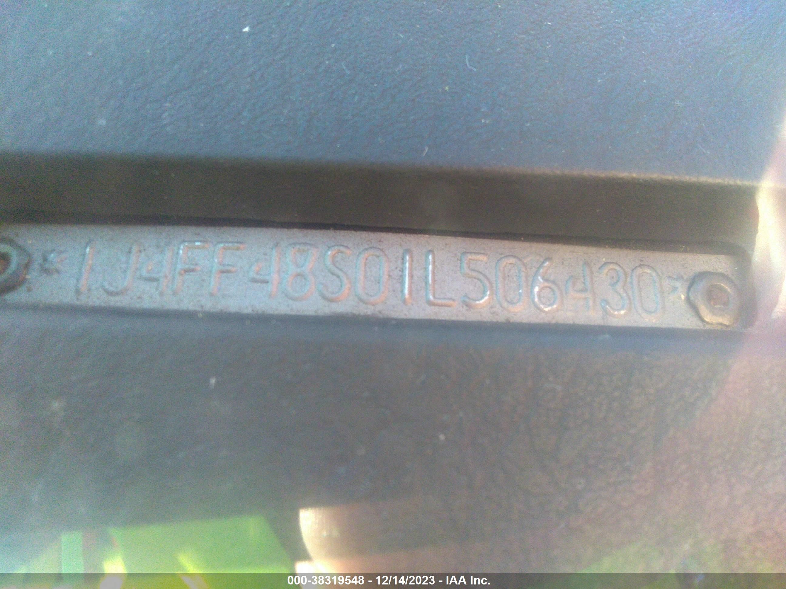 Photo 8 VIN: 1J4FF48S01L506430 - JEEP CHEROKEE 