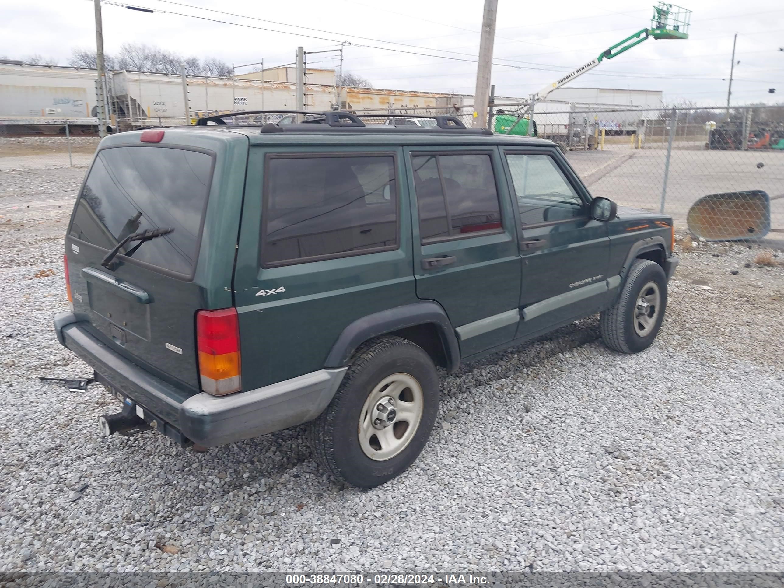 Photo 3 VIN: 1J4FF48S0YL118835 - JEEP CHEROKEE 