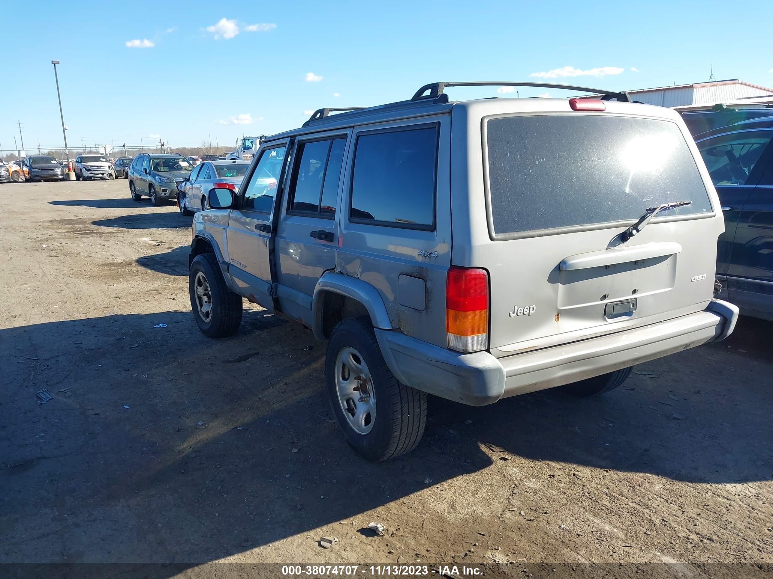 Photo 2 VIN: 1J4FF48S11L503665 - JEEP CHEROKEE 