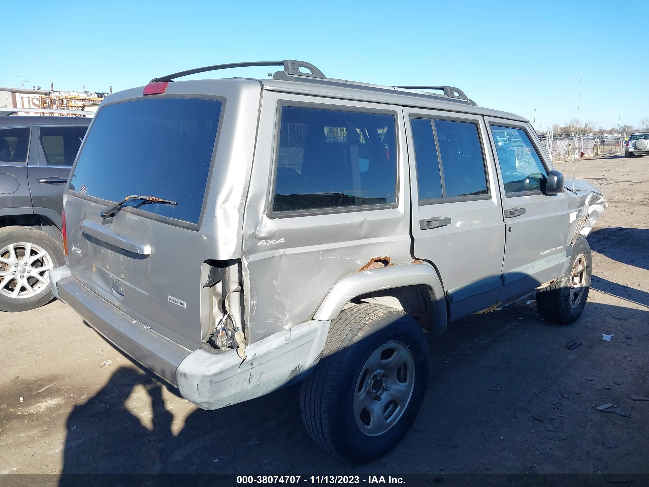 Photo 3 VIN: 1J4FF48S11L503665 - JEEP CHEROKEE 