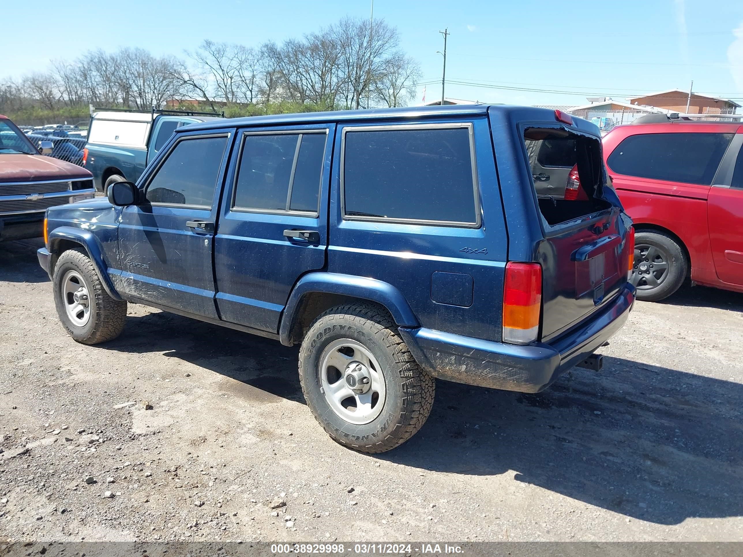 Photo 2 VIN: 1J4FF48S11L597918 - JEEP CHEROKEE 