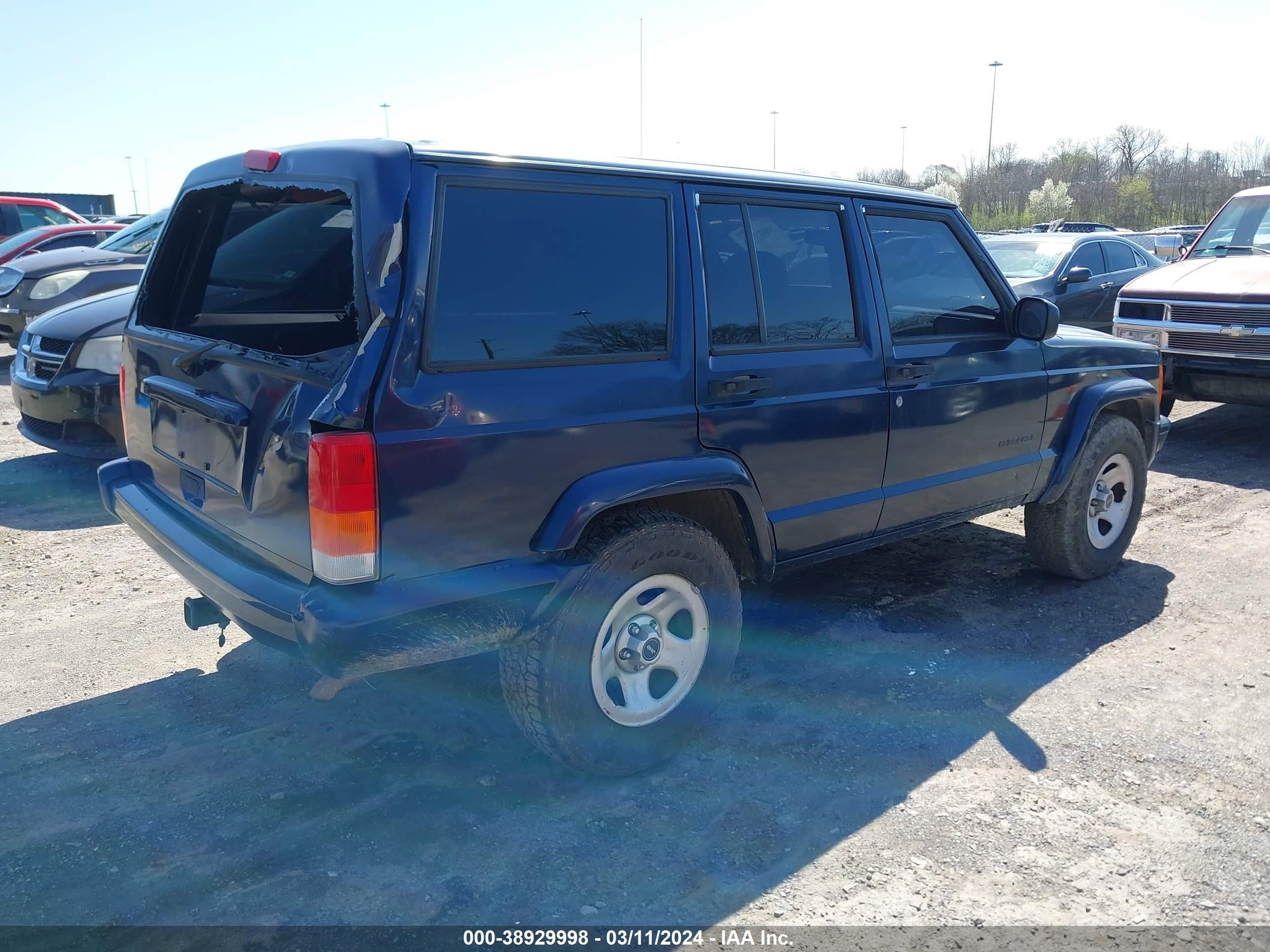 Photo 3 VIN: 1J4FF48S11L597918 - JEEP CHEROKEE 