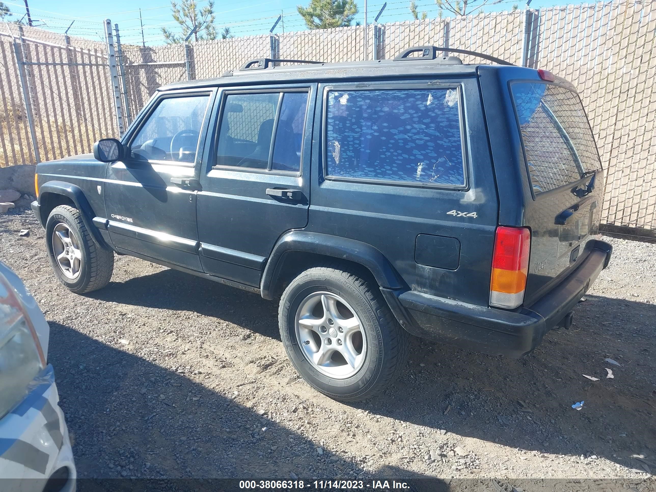 Photo 2 VIN: 1J4FF48S11L609145 - JEEP CHEROKEE 