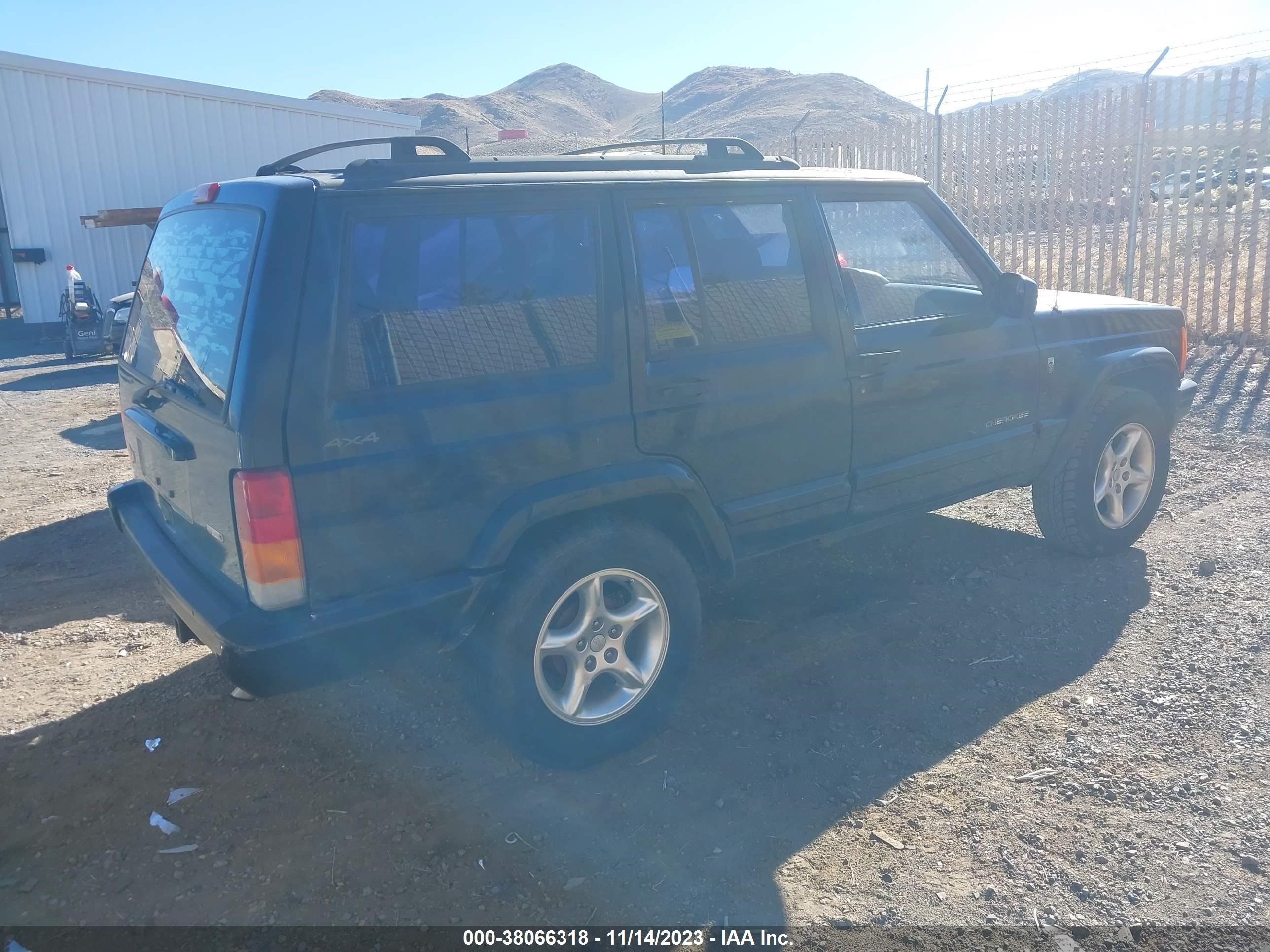 Photo 3 VIN: 1J4FF48S11L609145 - JEEP CHEROKEE 