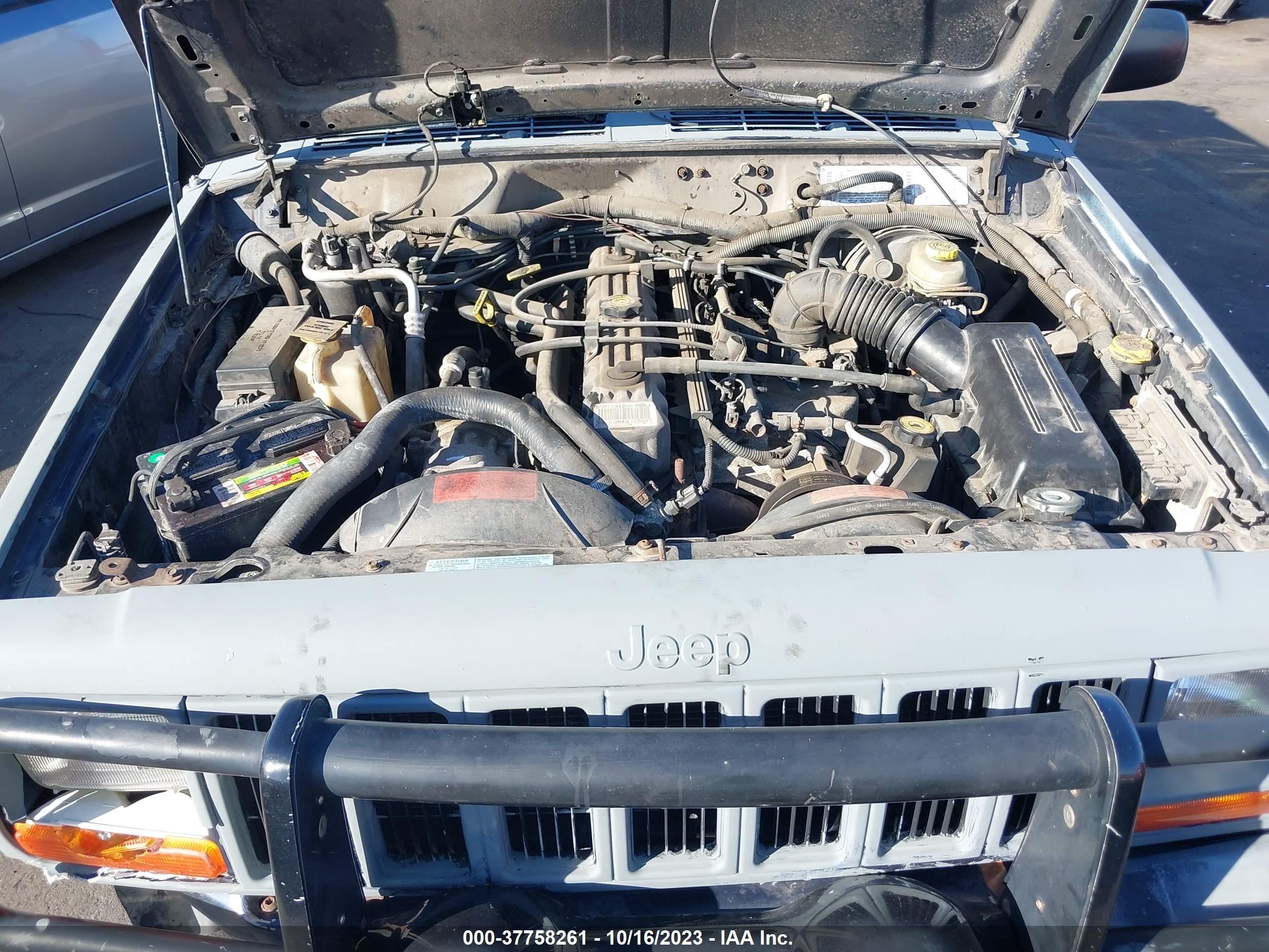 Photo 9 VIN: 1J4FF48S1YL126572 - JEEP CHEROKEE 