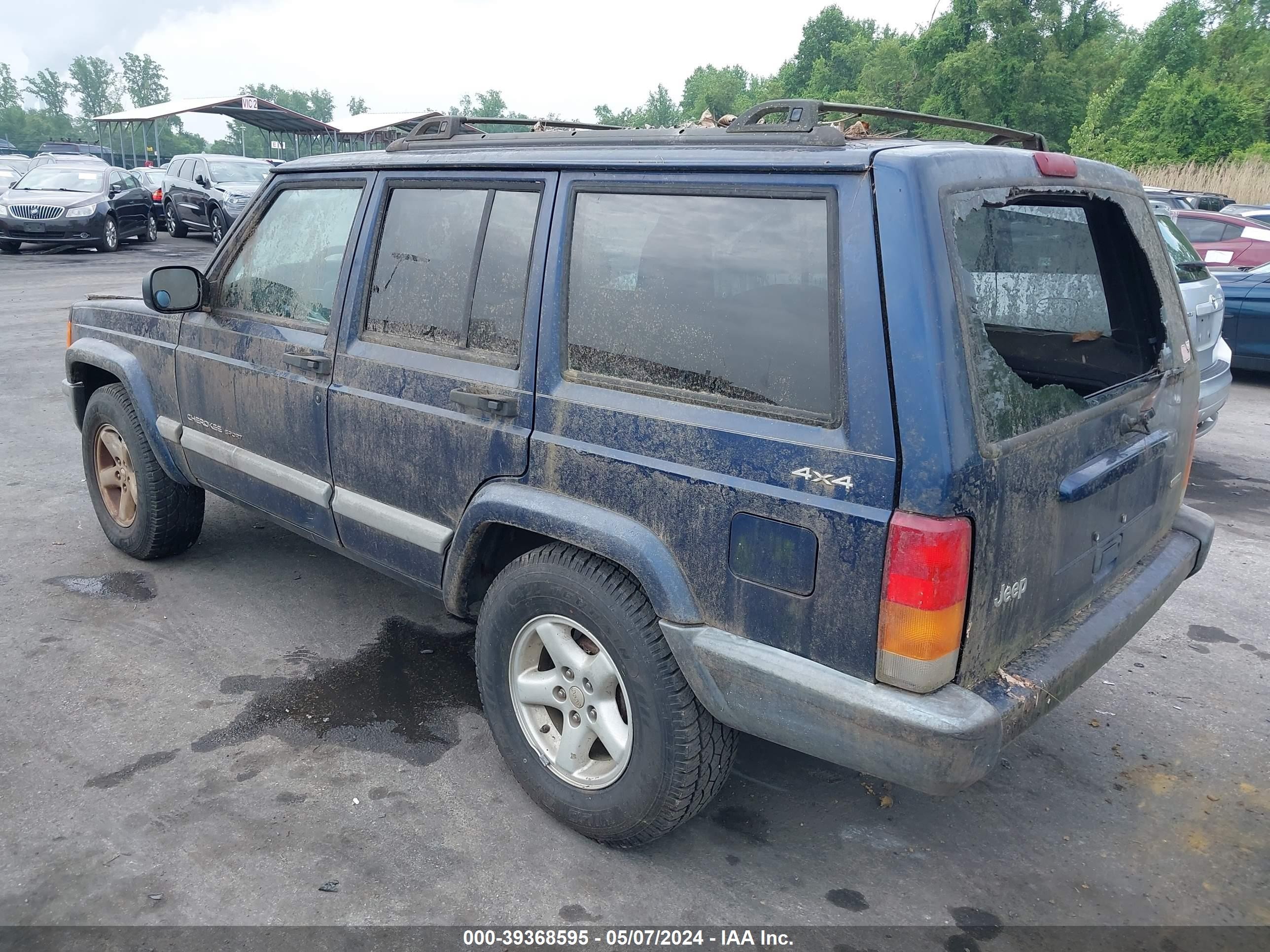 Photo 2 VIN: 1J4FF48S21L560814 - JEEP CHEROKEE 