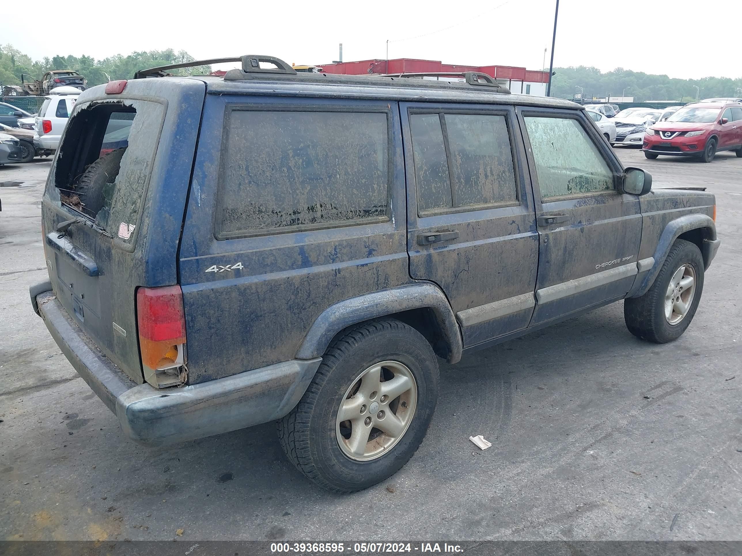 Photo 3 VIN: 1J4FF48S21L560814 - JEEP CHEROKEE 