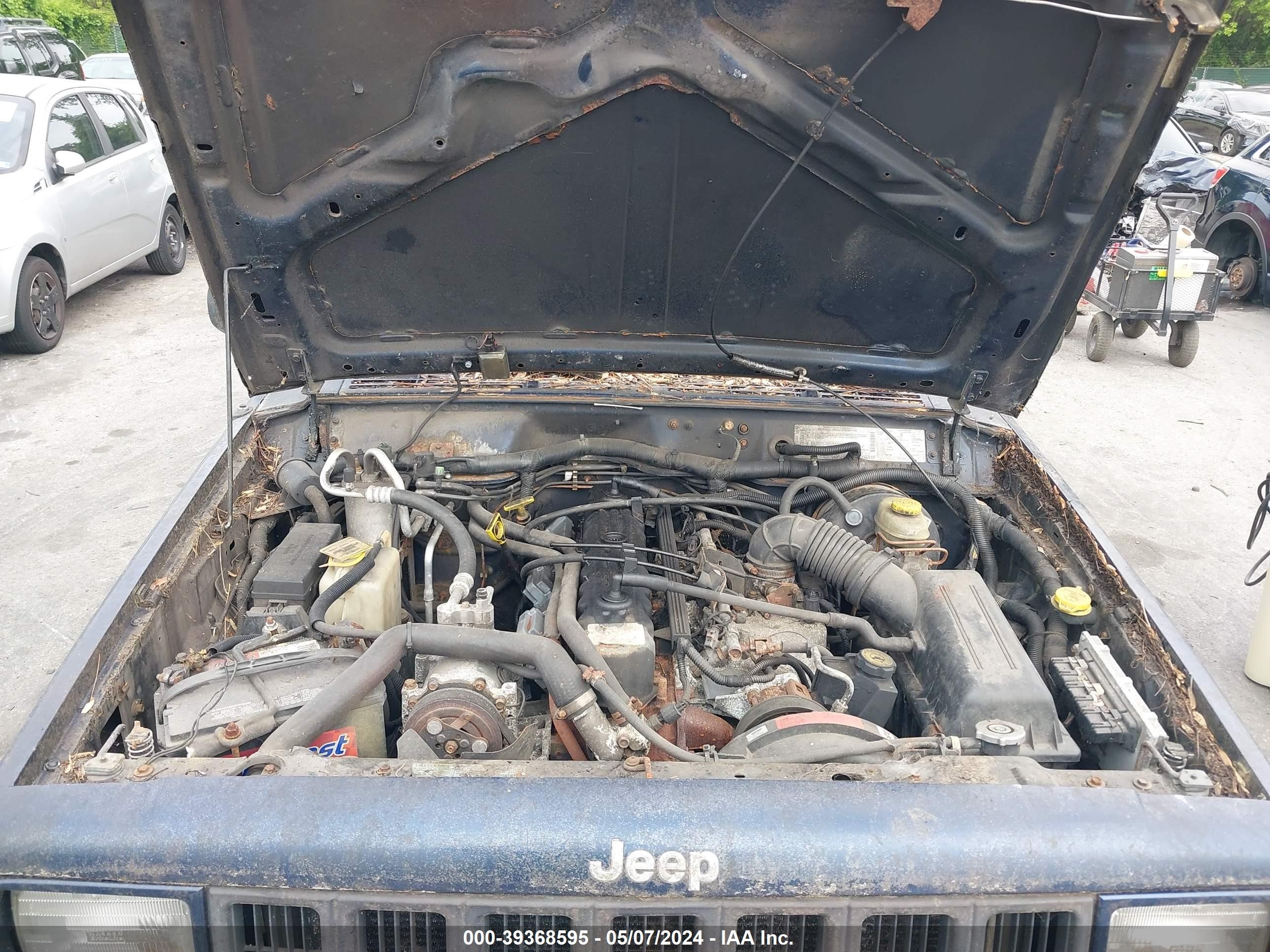 Photo 9 VIN: 1J4FF48S21L560814 - JEEP CHEROKEE 