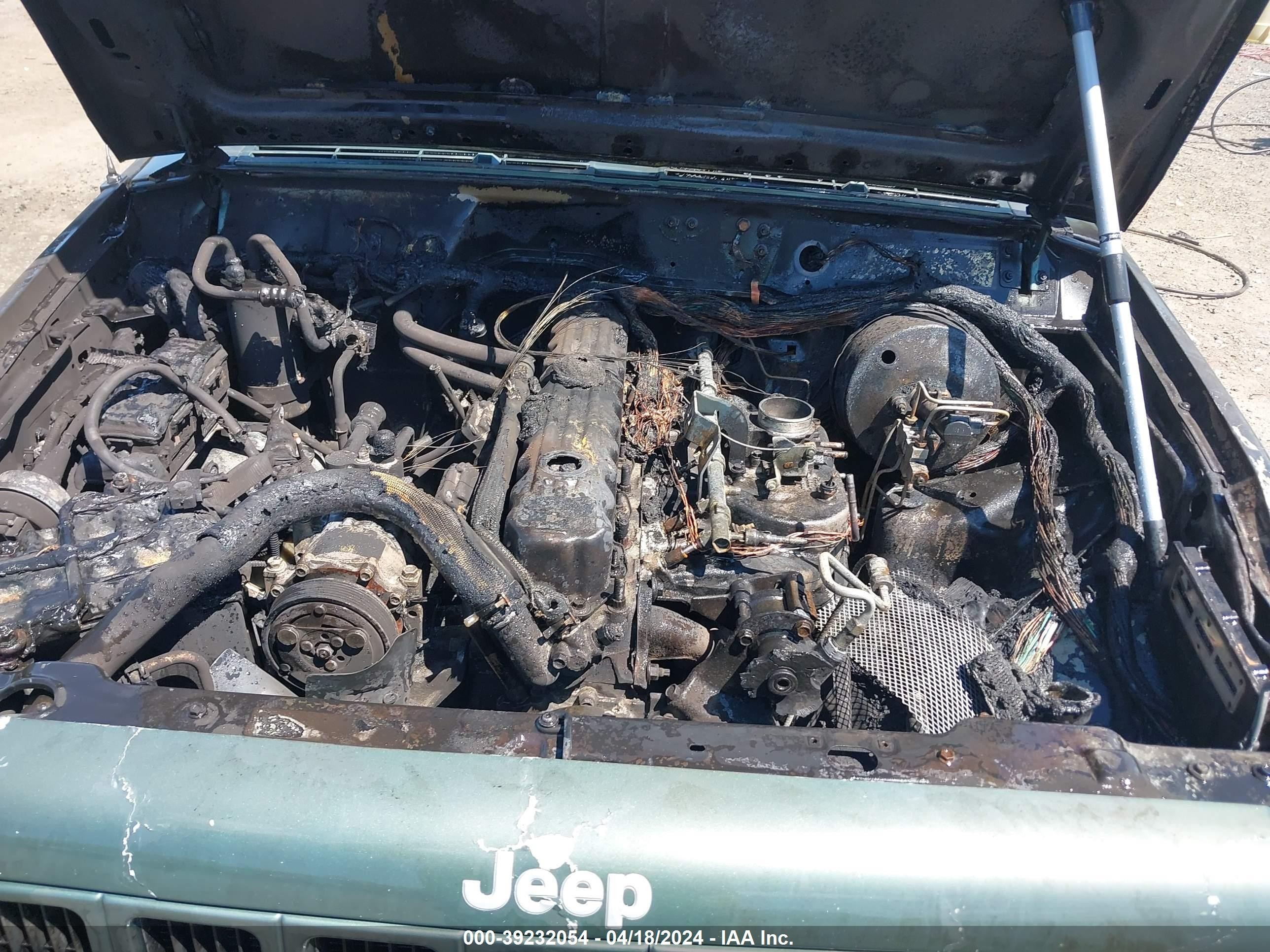 Photo 5 VIN: 1J4FF48S2YL238491 - JEEP CHEROKEE 