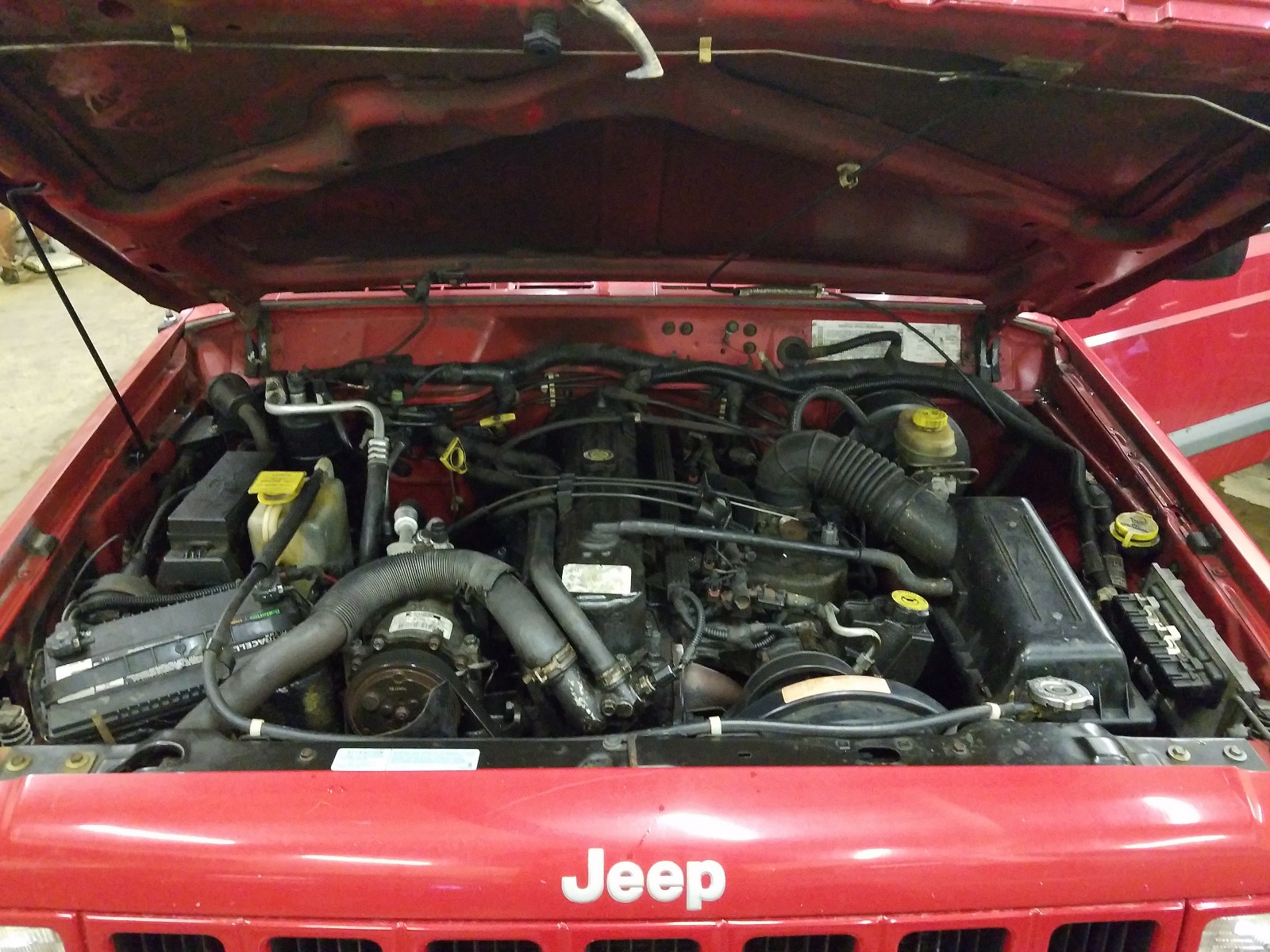 Photo 6 VIN: 1J4FF48S3YL135905 - JEEP CHEROKEE S 