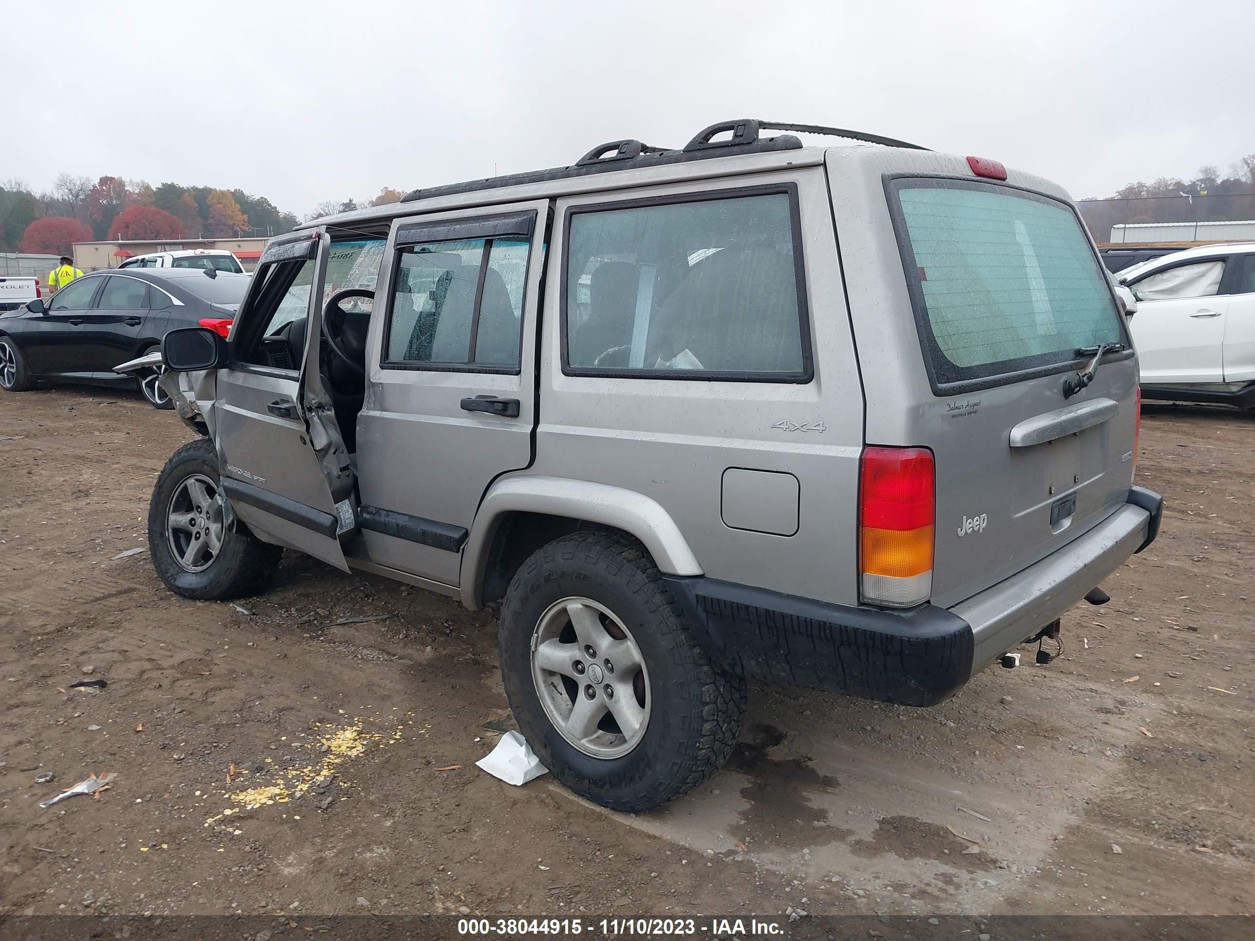 Photo 2 VIN: 1J4FF48S3YL155636 - JEEP CHEROKEE 