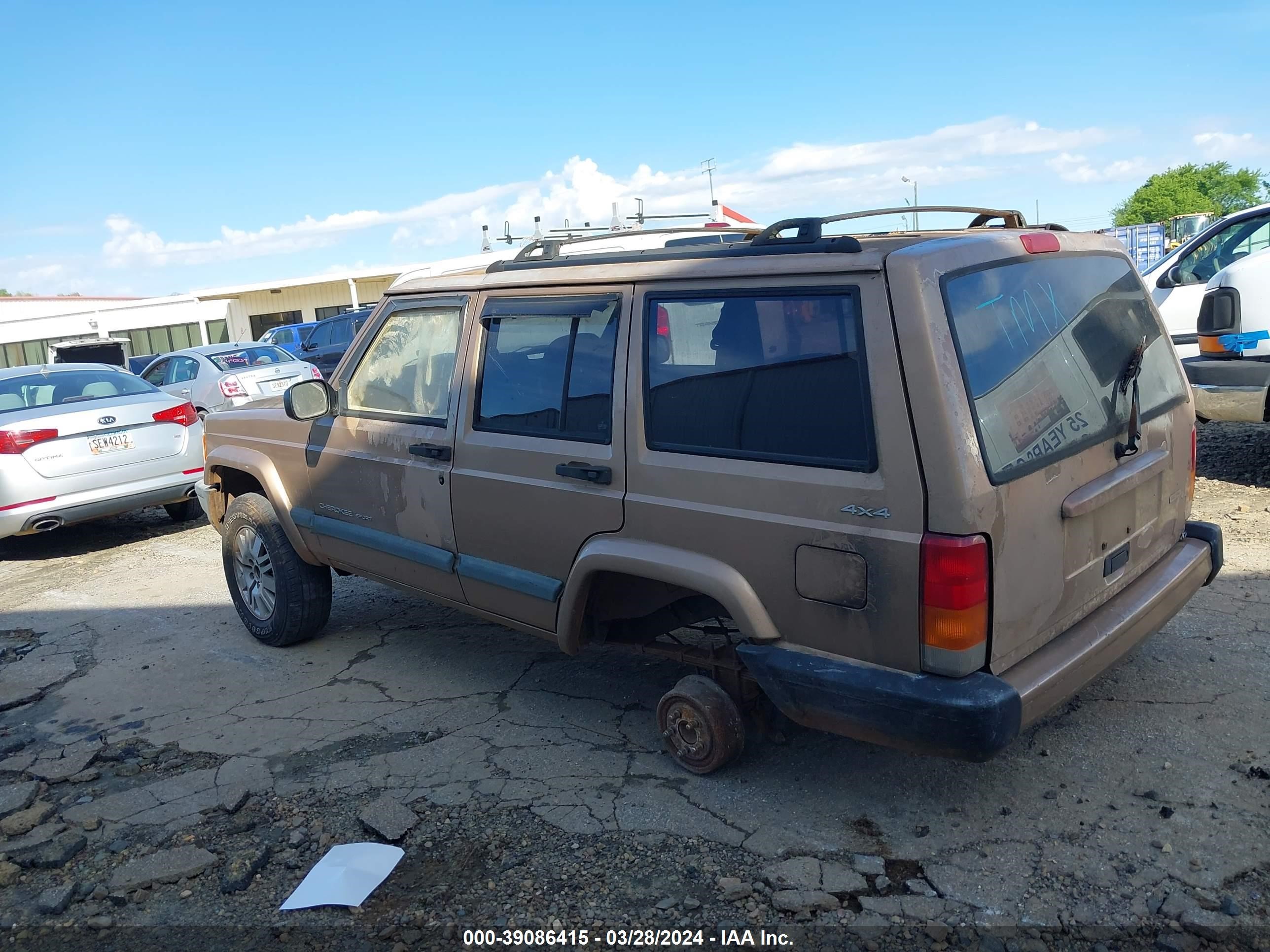 Photo 2 VIN: 1J4FF48S3YL181086 - JEEP CHEROKEE 